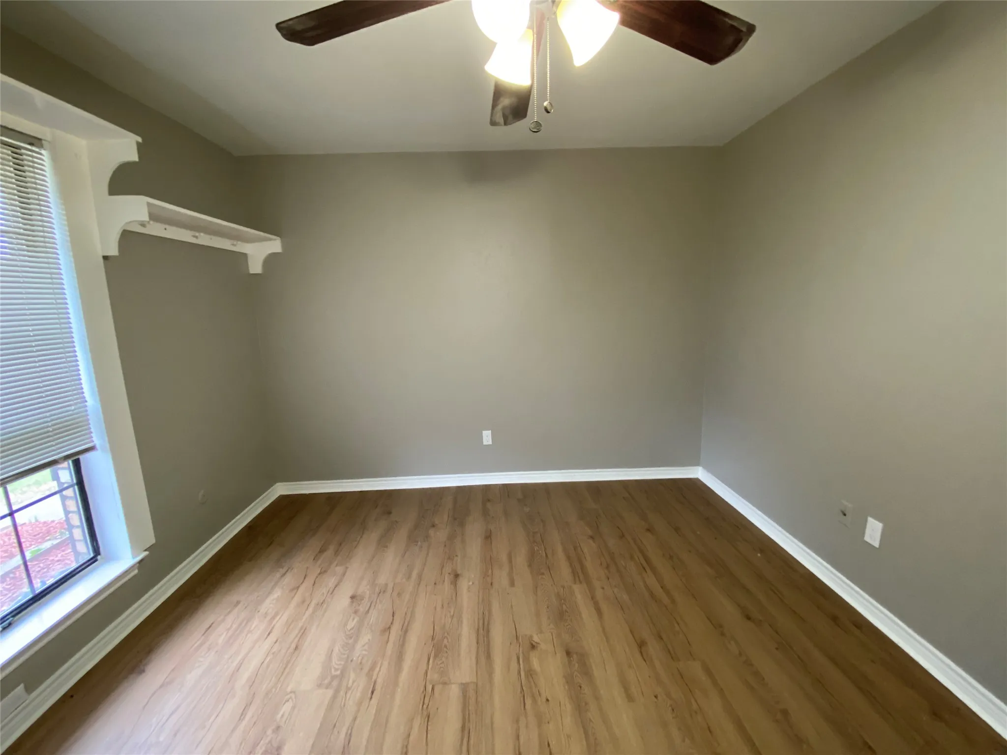 Single Family Residence For Rent in Rockwall County , 307 Wildwood Lane, Rockwall, Texas 75087, 3 Bedroom, 2 Bathroom, 2 Garage spaces, 1,740 Sqft, built in 1985, mls#21310686, Real Estate Agent in Rockwall, Homes For Rent in Rockwall county, Homes For Rent in Rockwall, Realtor in Rockwall Texas, Real Estate Brokerage Independent Realty Texas, Luminita Cordes Realtor