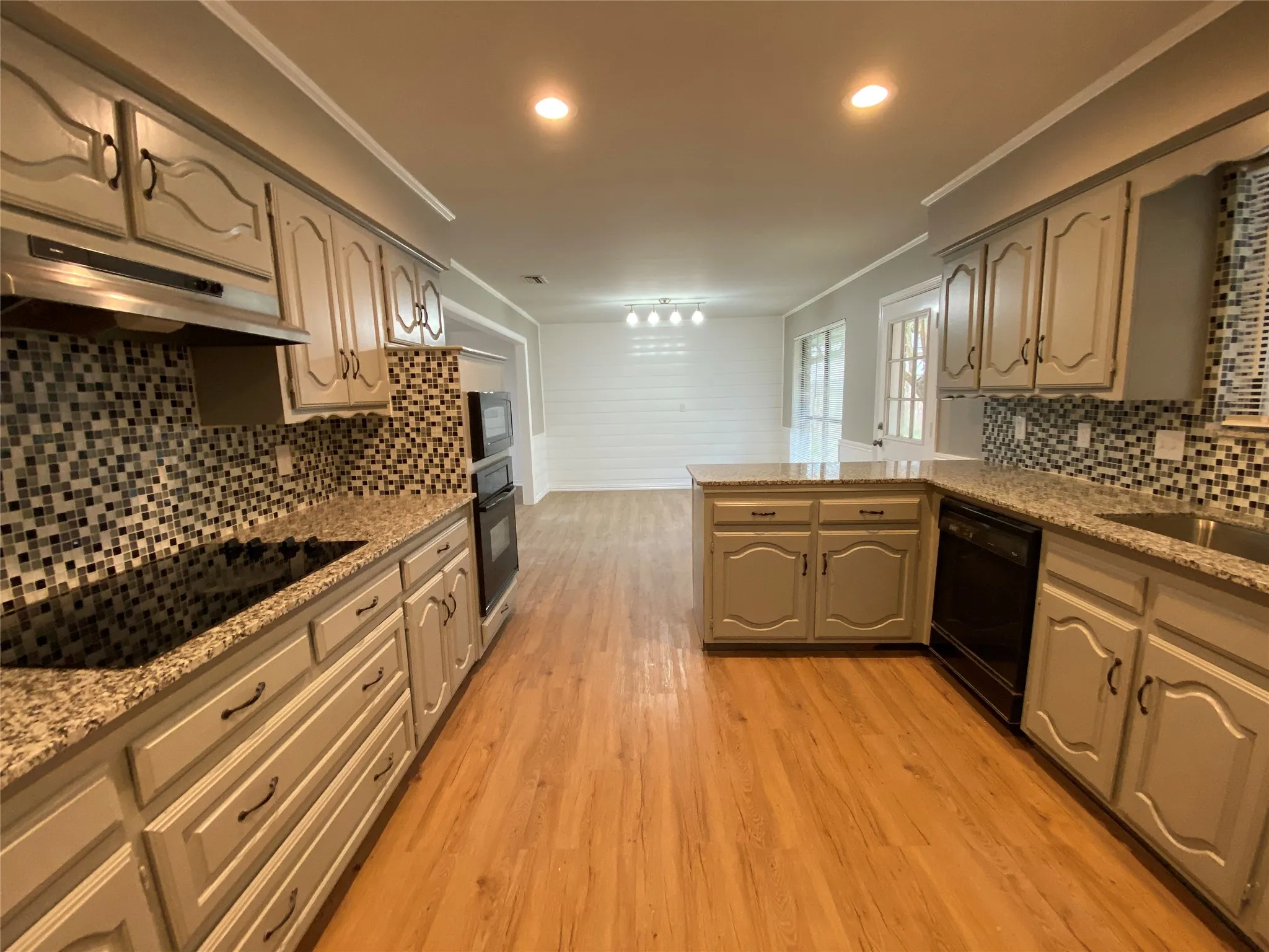 Single Family Residence For Rent in Rockwall County , 307 Wildwood Lane, Rockwall, Texas 75087, 3 Bedroom, 2 Bathroom, 2 Garage spaces, 1,740 Sqft, built in 1985, mls#21310686, Real Estate Agent in Rockwall, Homes For Rent in Rockwall county, Homes For Rent in Rockwall, Realtor in Rockwall Texas, Real Estate Brokerage Independent Realty Texas, Luminita Cordes Realtor