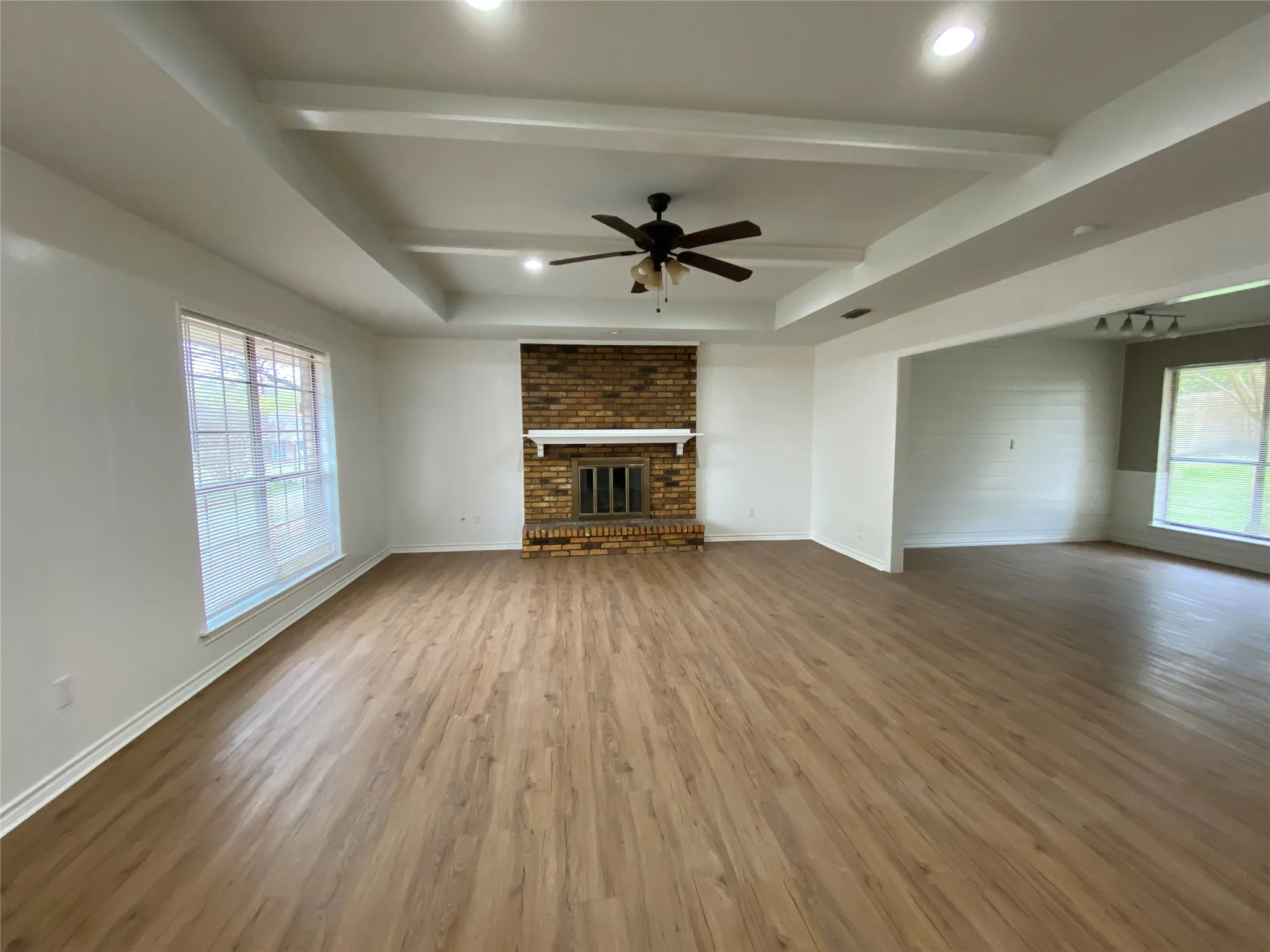 Single Family Residence For Rent in Rockwall County , 307 Wildwood Lane, Rockwall, Texas 75087, 3 Bedroom, 2 Bathroom, 2 Garage spaces, 1,740 Sqft, built in 1985, mls#21310686, Real Estate Agent in Rockwall, Homes For Rent in Rockwall county, Homes For Rent in Rockwall, Realtor in Rockwall Texas, Real Estate Brokerage Independent Realty Texas, Luminita Cordes Realtor
