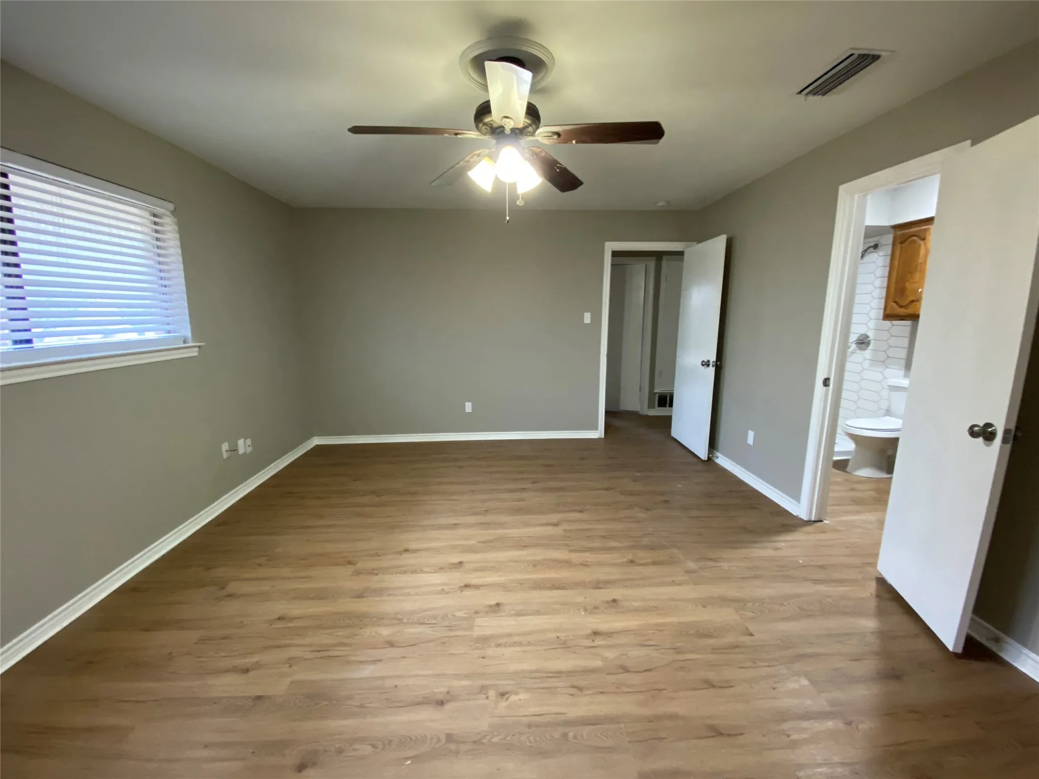 Single Family Residence For Rent in Rockwall County , 307 Wildwood Lane, Rockwall, Texas 75087, 3 Bedroom, 2 Bathroom, 2 Garage spaces, 1,740 Sqft, built in 1985, mls#21310686, Real Estate Agent in Rockwall, Homes For Rent in Rockwall county, Homes For Rent in Rockwall, Realtor in Rockwall Texas, Real Estate Brokerage Independent Realty Texas, Luminita Cordes Realtor