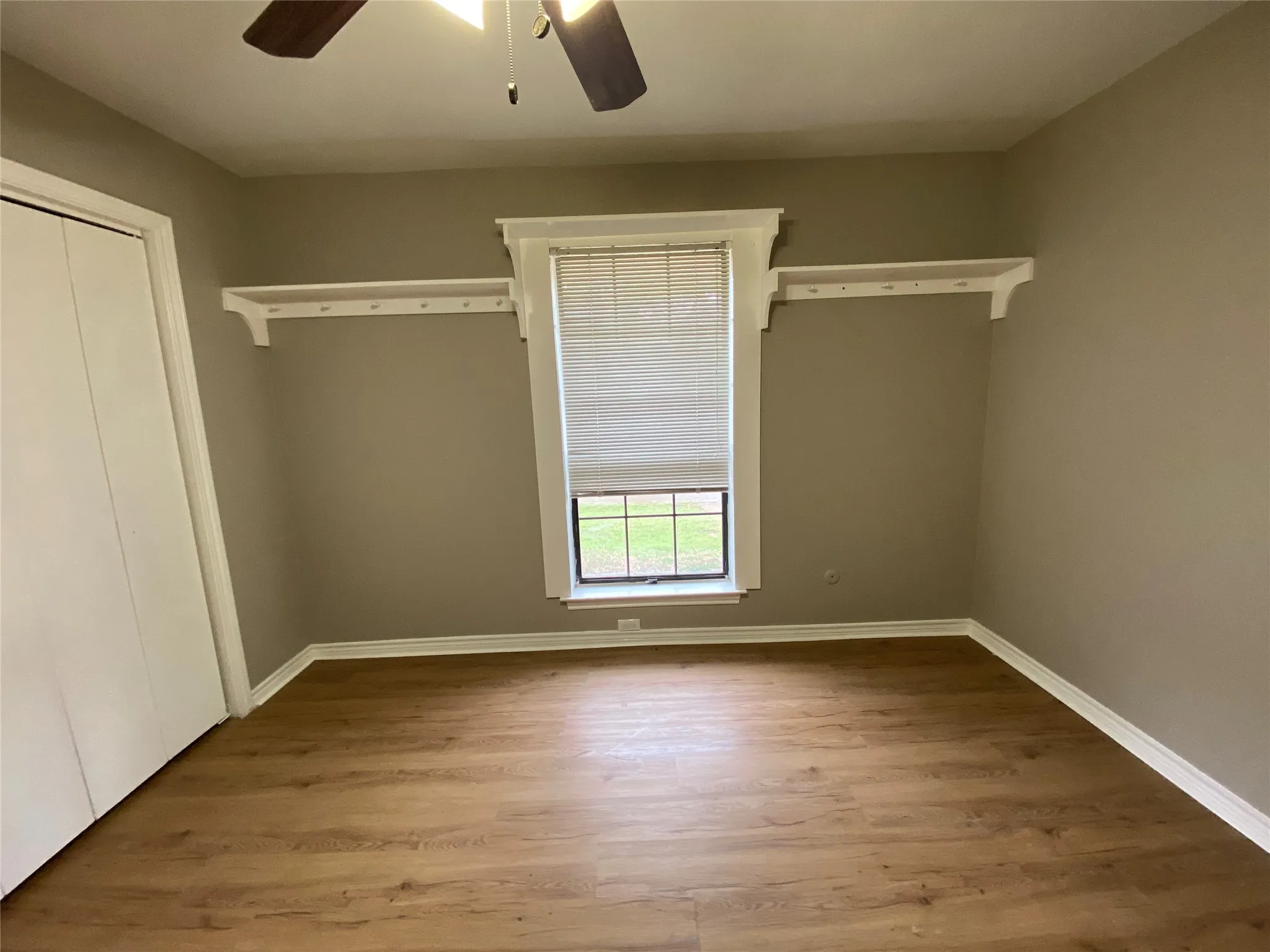 Single Family Residence For Rent in Rockwall County , 307 Wildwood Lane, Rockwall, Texas 75087, 3 Bedroom, 2 Bathroom, 2 Garage spaces, 1,740 Sqft, built in 1985, mls#21310686, Real Estate Agent in Rockwall, Homes For Rent in Rockwall county, Homes For Rent in Rockwall, Realtor in Rockwall Texas, Real Estate Brokerage Independent Realty Texas, Luminita Cordes Realtor