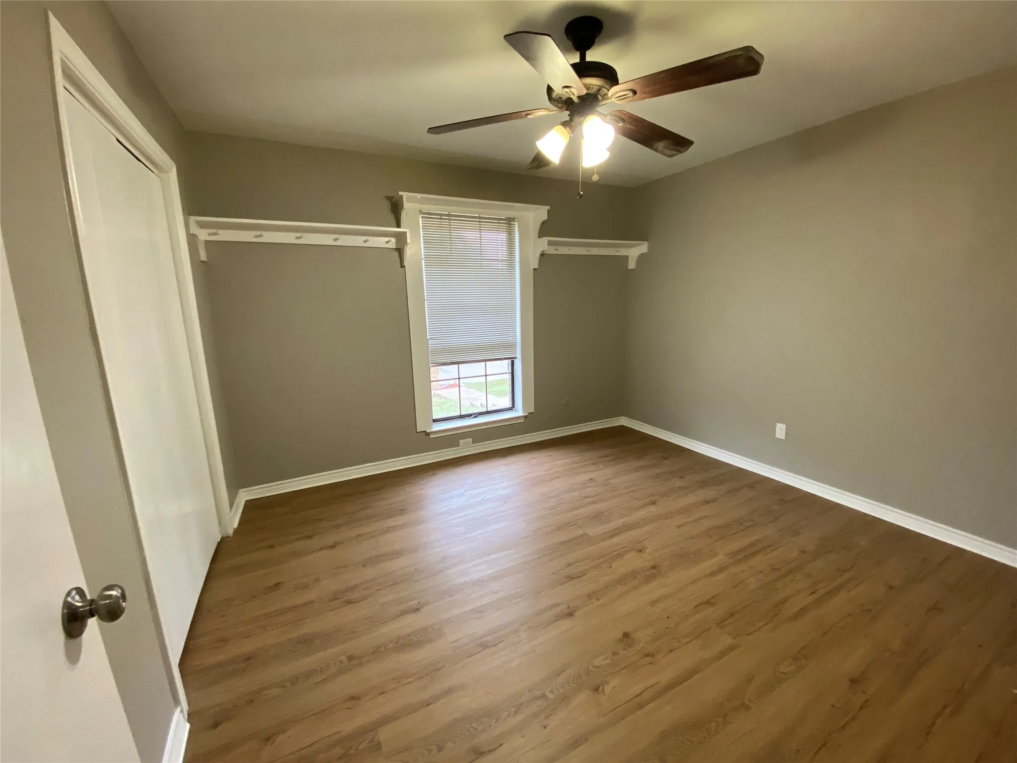 Single Family Residence For Rent in Rockwall County , 307 Wildwood Lane, Rockwall, Texas 75087, 3 Bedroom, 2 Bathroom, 2 Garage spaces, 1,740 Sqft, built in 1985, mls#21310686, Real Estate Agent in Rockwall, Homes For Rent in Rockwall county, Homes For Rent in Rockwall, Realtor in Rockwall Texas, Real Estate Brokerage Independent Realty Texas, Luminita Cordes Realtor