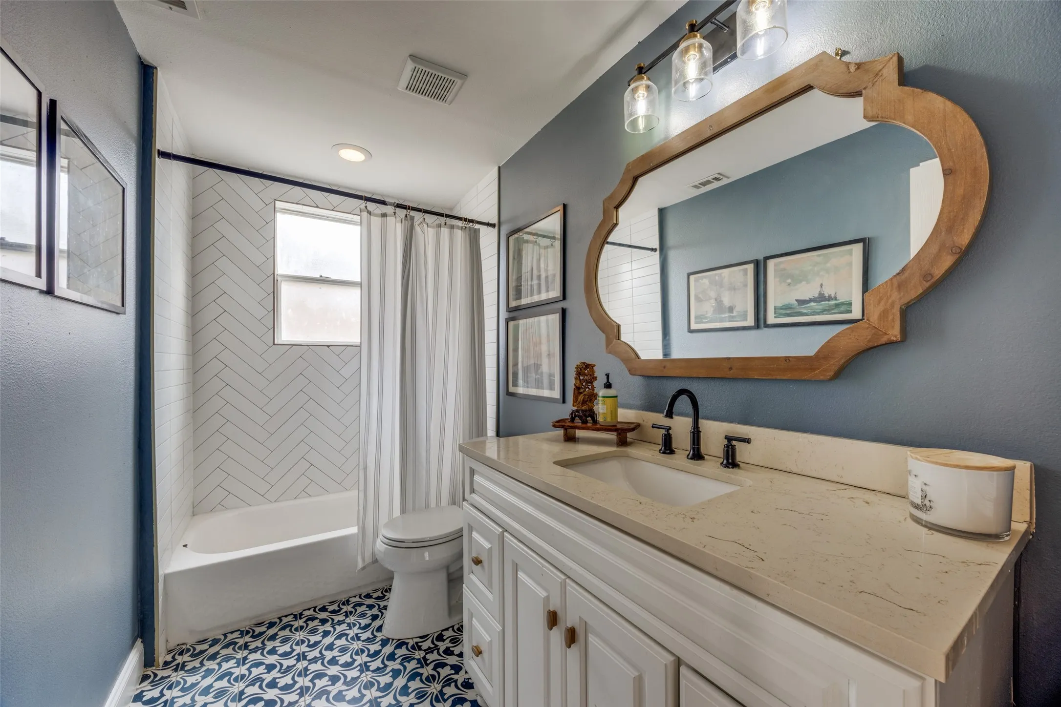 Single Family Residence For Sale in Grayson County , 1322 Sears Street W, Denison, Texas 75020, 3 Bedroom, 2 Bathroom, Garage spaces, 1,364 Sqft, built in 1920, mls#21309903, Real Estate Agent in Denison, Homes For Sale in Grayson county, Homes For Sale in Denison, Realtor in Denison Texas, Real Estate Brokerage Independent Realty Texas, Luminita Cordes Realtor