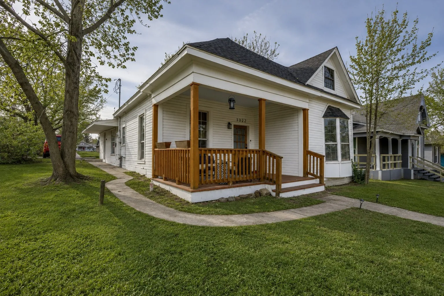 Single Family Residence For Sale in Grayson County , 1322 Sears Street W, Denison, Texas 75020, 3 Bedroom, 2 Bathroom, Garage spaces, 1,364 Sqft, built in 1920, mls#21309903, Real Estate Agent in Denison, Homes For Sale in Grayson county, Homes For Sale in Denison, Realtor in Denison Texas, Real Estate Brokerage Independent Realty Texas, Luminita Cordes Realtor