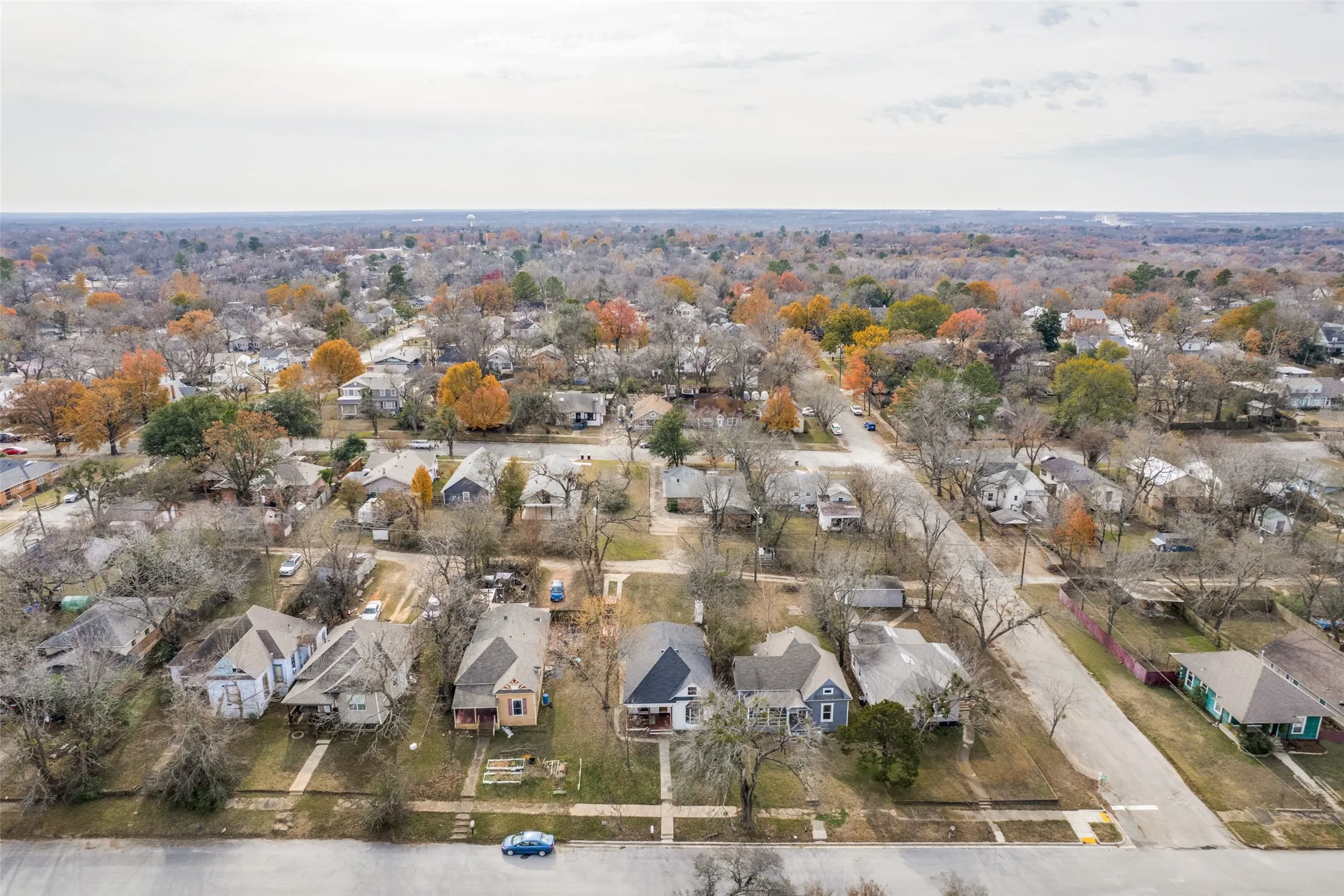 Single Family Residence For Sale in Grayson County , 1322 Sears Street W, Denison, Texas 75020, 3 Bedroom, 2 Bathroom, Garage spaces, 1,364 Sqft, built in 1920, mls#21309903, Real Estate Agent in Denison, Homes For Sale in Grayson county, Homes For Sale in Denison, Realtor in Denison Texas, Real Estate Brokerage Independent Realty Texas, Luminita Cordes Realtor