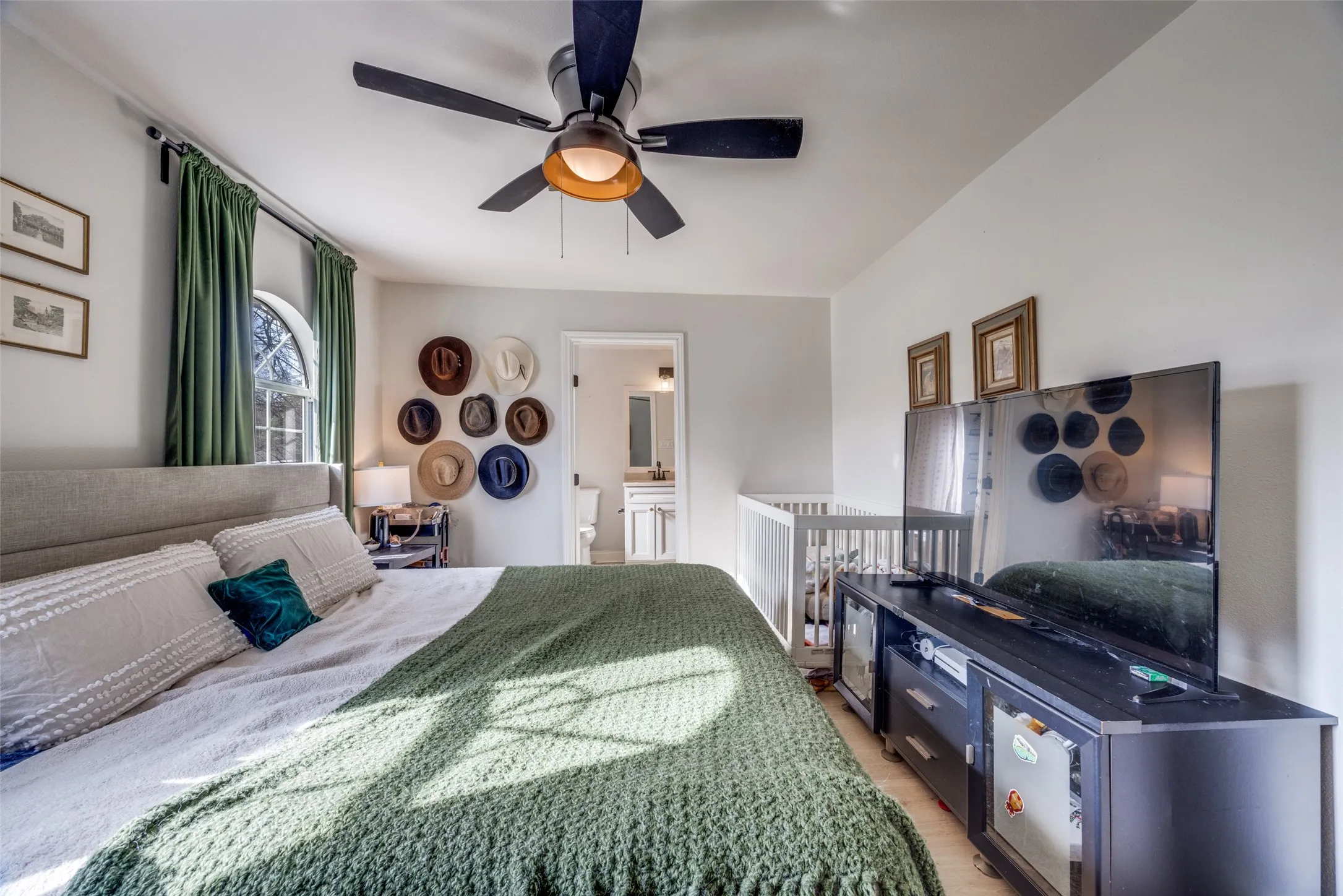 Single Family Residence For Sale in Grayson County , 1322 Sears Street W, Denison, Texas 75020, 3 Bedroom, 2 Bathroom, Garage spaces, 1,364 Sqft, built in 1920, mls#21309903, Real Estate Agent in Denison, Homes For Sale in Grayson county, Homes For Sale in Denison, Realtor in Denison Texas, Real Estate Brokerage Independent Realty Texas, Luminita Cordes Realtor