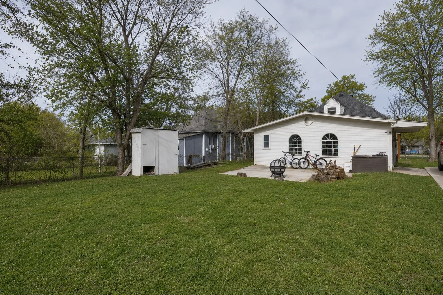Single Family Residence For Sale in Grayson County , 1322 Sears Street W, Denison, Texas 75020, 3 Bedroom, 2 Bathroom, Garage spaces, 1,364 Sqft, built in 1920, mls#21309903, Real Estate Agent in Denison, Homes For Sale in Grayson county, Homes For Sale in Denison, Realtor in Denison Texas, Real Estate Brokerage Independent Realty Texas, Luminita Cordes Realtor