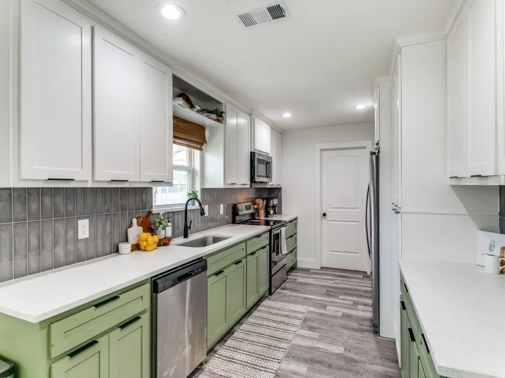 Single Family Residence For Sale in Tarrant County , 708 Oakwood Drive, Euless, Texas 76040, 4 Bedroom, 3 Bathroom, Garage spaces, 2,064 Sqft, built in 1959, mls#21309688, Real Estate Agent in Euless, Homes For Sale in Tarrant county, Homes For Sale in Euless, Realtor in Euless Texas, Real Estate Brokerage Independent Realty Texas, Luminita Cordes Realtor