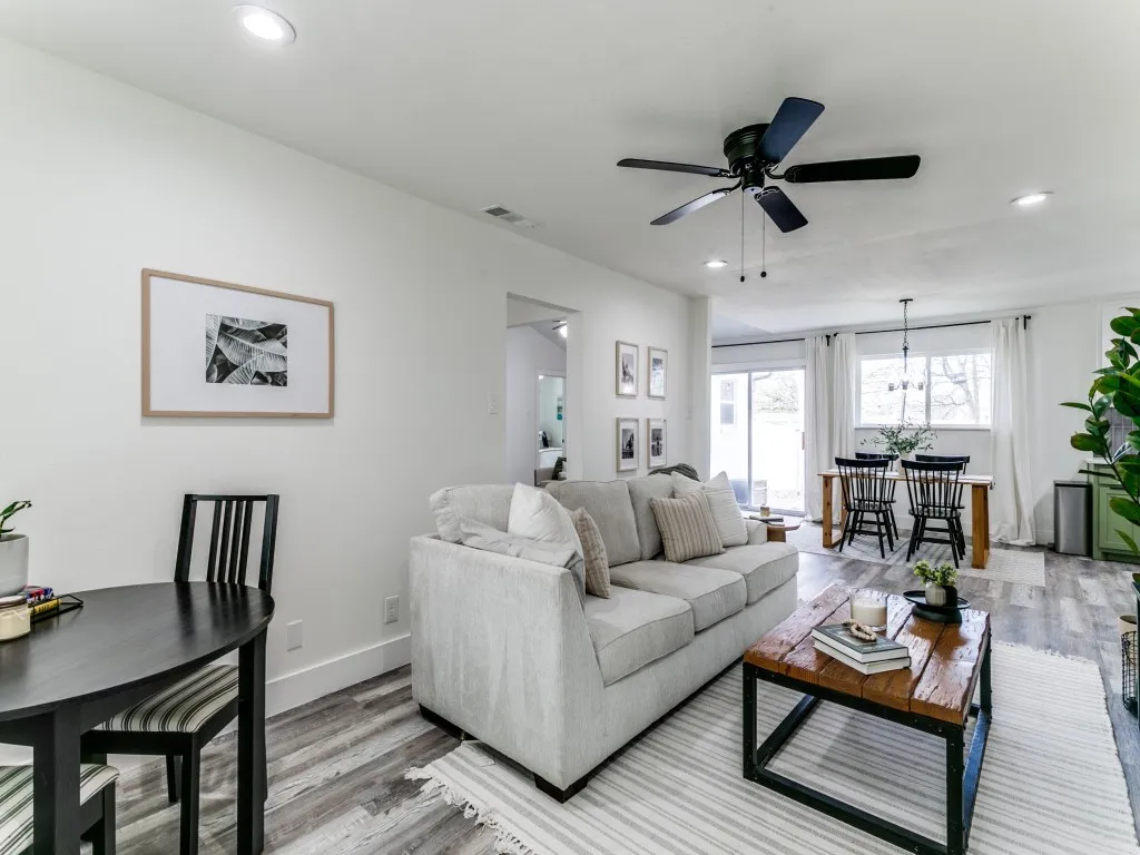 Single Family Residence For Sale in Tarrant County , 708 Oakwood Drive, Euless, Texas 76040, 4 Bedroom, 3 Bathroom, Garage spaces, 2,064 Sqft, built in 1959, mls#21309688, Real Estate Agent in Euless, Homes For Sale in Tarrant county, Homes For Sale in Euless, Realtor in Euless Texas, Real Estate Brokerage Independent Realty Texas, Luminita Cordes Realtor