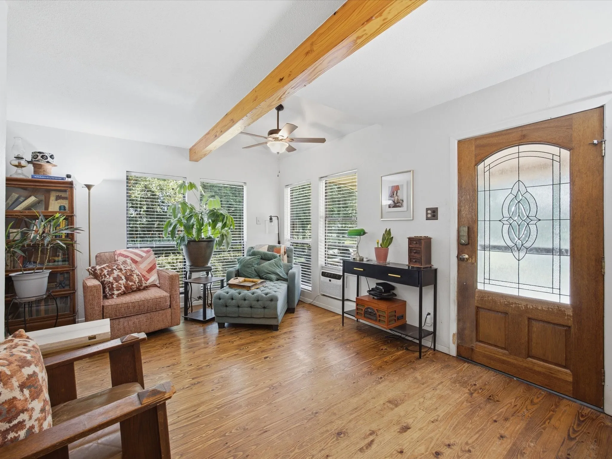 Single Family Residence For Sale in Tarrant County , 6000 Bettinger Drive, Colleyville, Texas 76034, 3 Bedroom, 2 Bathroom, 2 Garage spaces, 1,508 Sqft, built in 1965, mls#21310332, Real Estate Agent in Colleyville, Homes For Sale in Tarrant county, Homes For Sale in Colleyville, Realtor in Colleyville Texas, Real Estate Brokerage Independent Realty Texas, Luminita Cordes Realtor