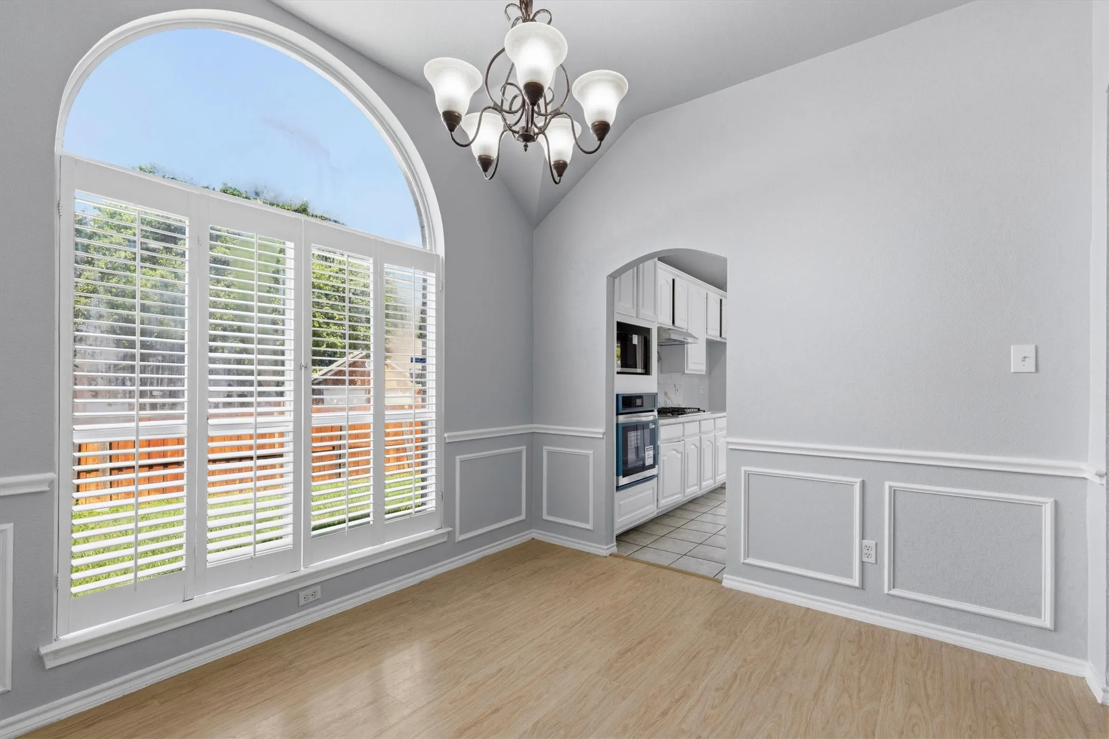 Single Family Residence For Sale in Tarrant County , 12601 Red Cedar Drive, Fort Worth, Texas 76040, 3 Bedroom, 2 Bathroom, 2 Garage spaces, 1,758 Sqft, built in 2000, mls#21310695, Real Estate Agent in Fort Worth, Homes For Sale in Tarrant county, Homes For Sale in Fort Worth, Realtor in Fort Worth Texas, Real Estate Brokerage Independent Realty Texas, Luminita Cordes Realtor