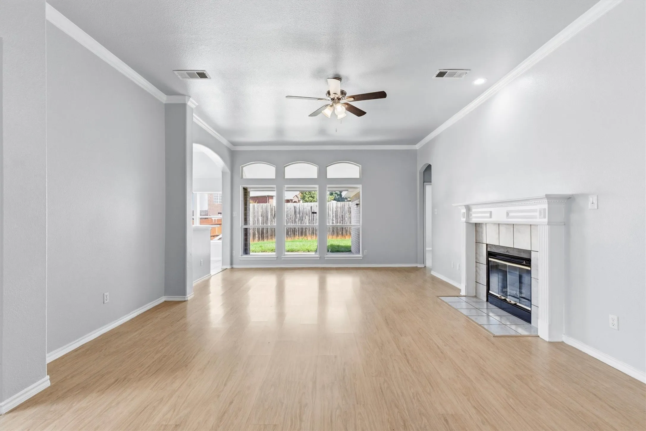 Single Family Residence For Sale in Tarrant County , 12601 Red Cedar Drive, Fort Worth, Texas 76040, 3 Bedroom, 2 Bathroom, 2 Garage spaces, 1,758 Sqft, built in 2000, mls#21310695, Real Estate Agent in Fort Worth, Homes For Sale in Tarrant county, Homes For Sale in Fort Worth, Realtor in Fort Worth Texas, Real Estate Brokerage Independent Realty Texas, Luminita Cordes Realtor