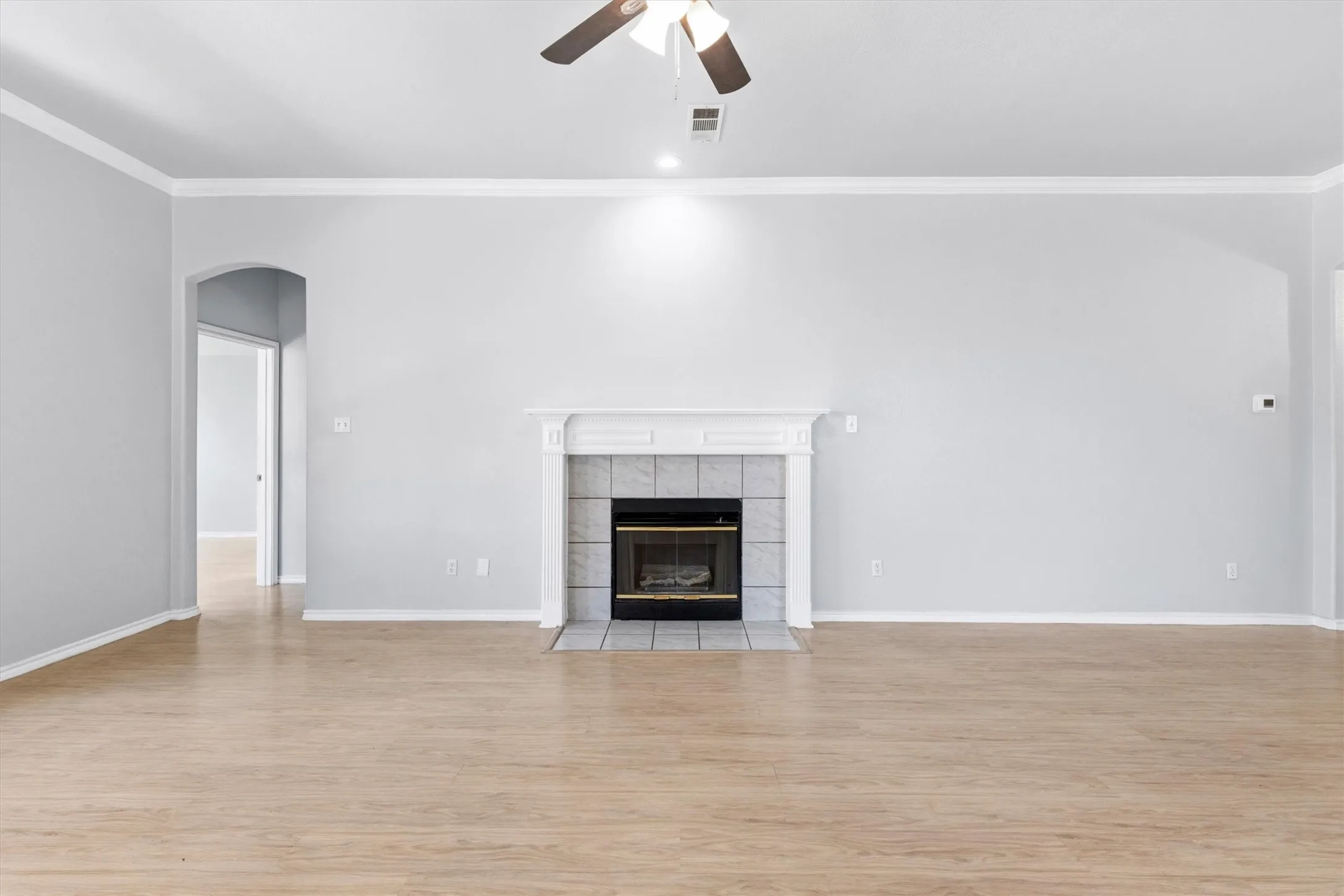 Single Family Residence For Sale in Tarrant County , 12601 Red Cedar Drive, Fort Worth, Texas 76040, 3 Bedroom, 2 Bathroom, 2 Garage spaces, 1,758 Sqft, built in 2000, mls#21310695, Real Estate Agent in Fort Worth, Homes For Sale in Tarrant county, Homes For Sale in Fort Worth, Realtor in Fort Worth Texas, Real Estate Brokerage Independent Realty Texas, Luminita Cordes Realtor