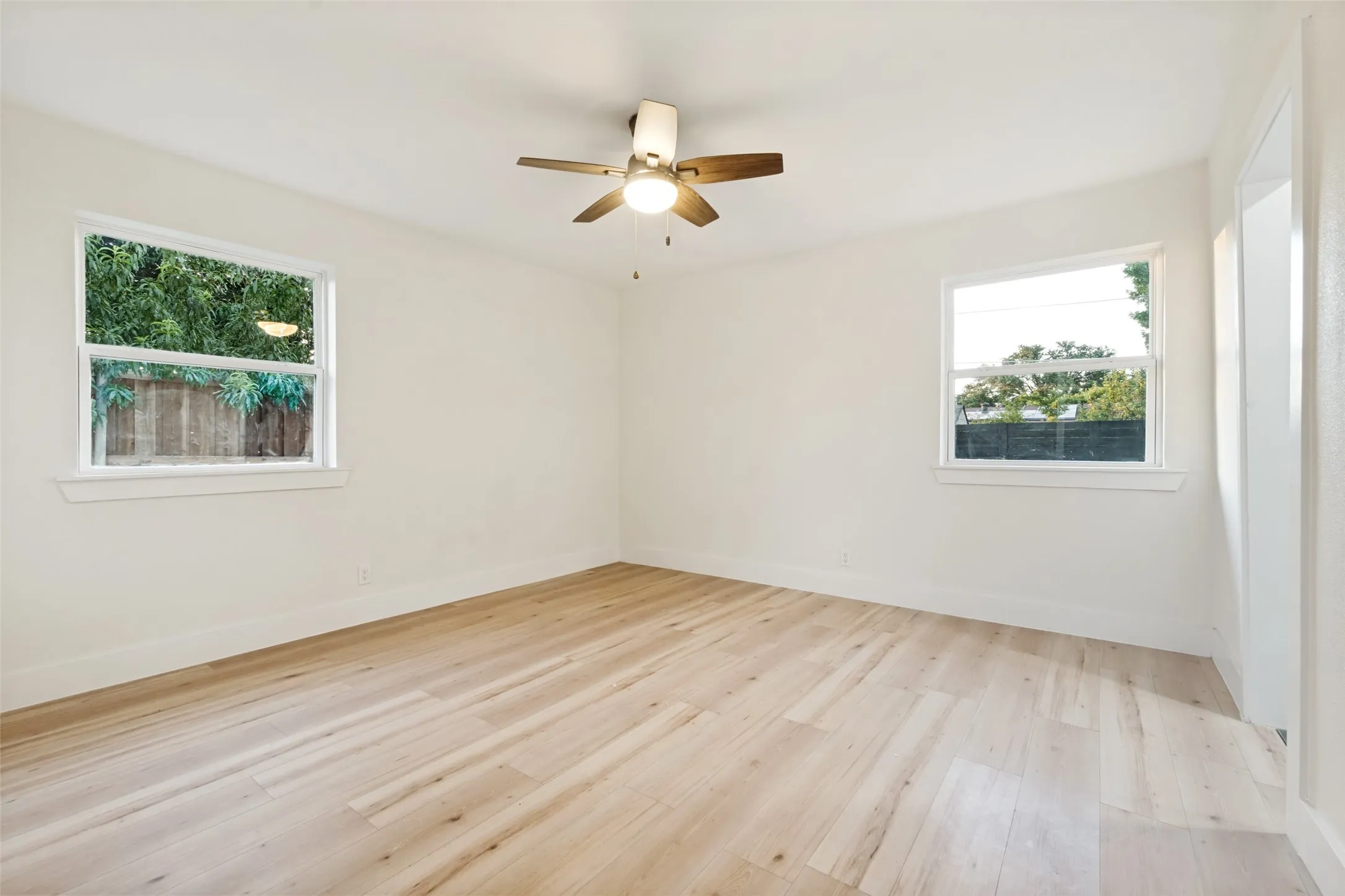 Single Family Residence For Sale in Dallas County , 2909 Silverton Drive, Dallas, Texas 75229, 3 Bedroom, 2 Bathroom, 2 Garage spaces, 1,488 Sqft, built in 1959, mls#21310736, Real Estate Agent in Dallas, Homes For Sale in Dallas county, Homes For Sale in Dallas, Realtor in Dallas Texas, Real Estate Brokerage Independent Realty Texas, Luminita Cordes Realtor
