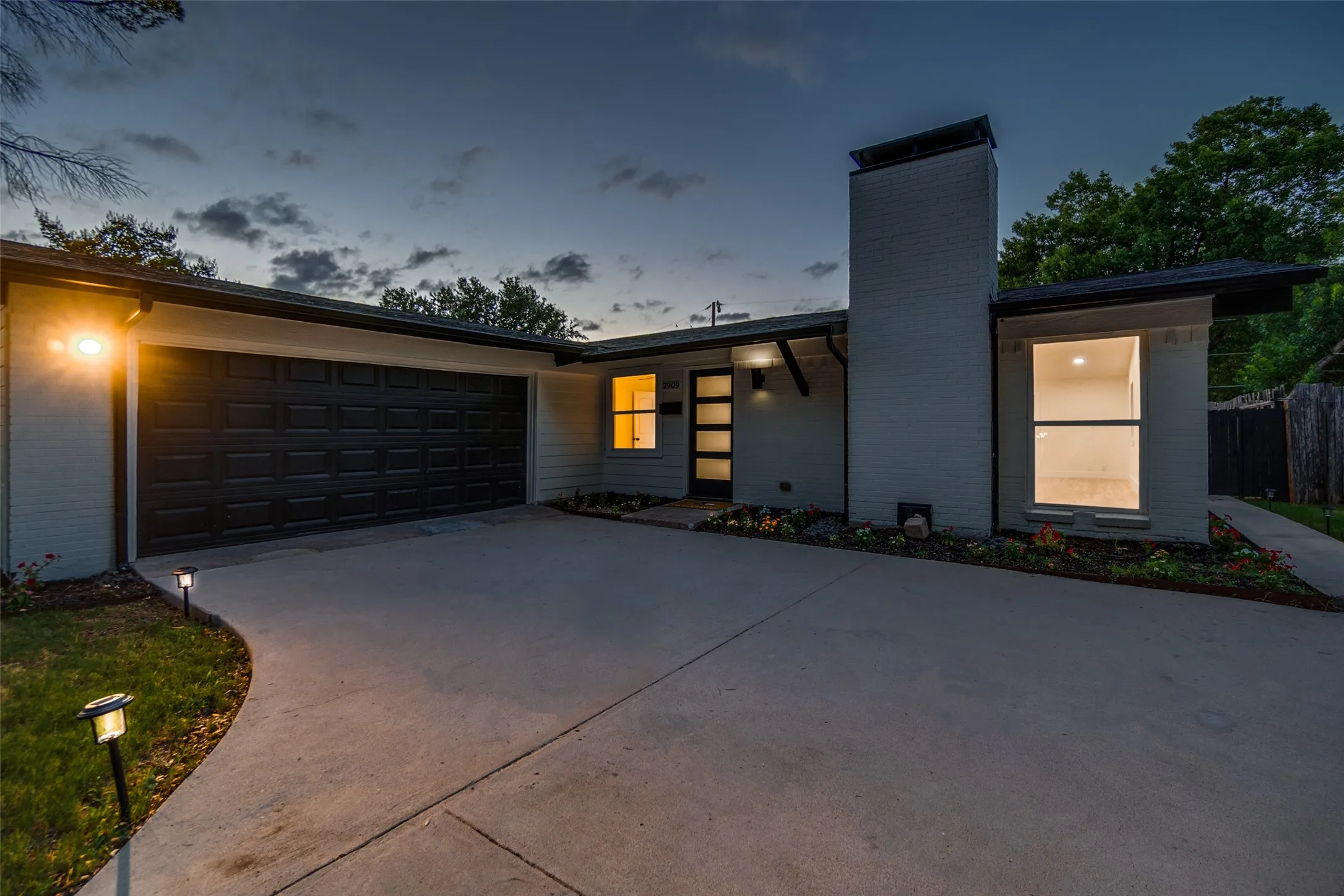 Single Family Residence For Sale in Dallas County , 2909 Silverton Drive, Dallas, Texas 75229, 3 Bedroom, 2 Bathroom, 2 Garage spaces, 1,488 Sqft, built in 1959, mls#21310736, Real Estate Agent in Dallas, Homes For Sale in Dallas county, Homes For Sale in Dallas, Realtor in Dallas Texas, Real Estate Brokerage Independent Realty Texas, Luminita Cordes Realtor