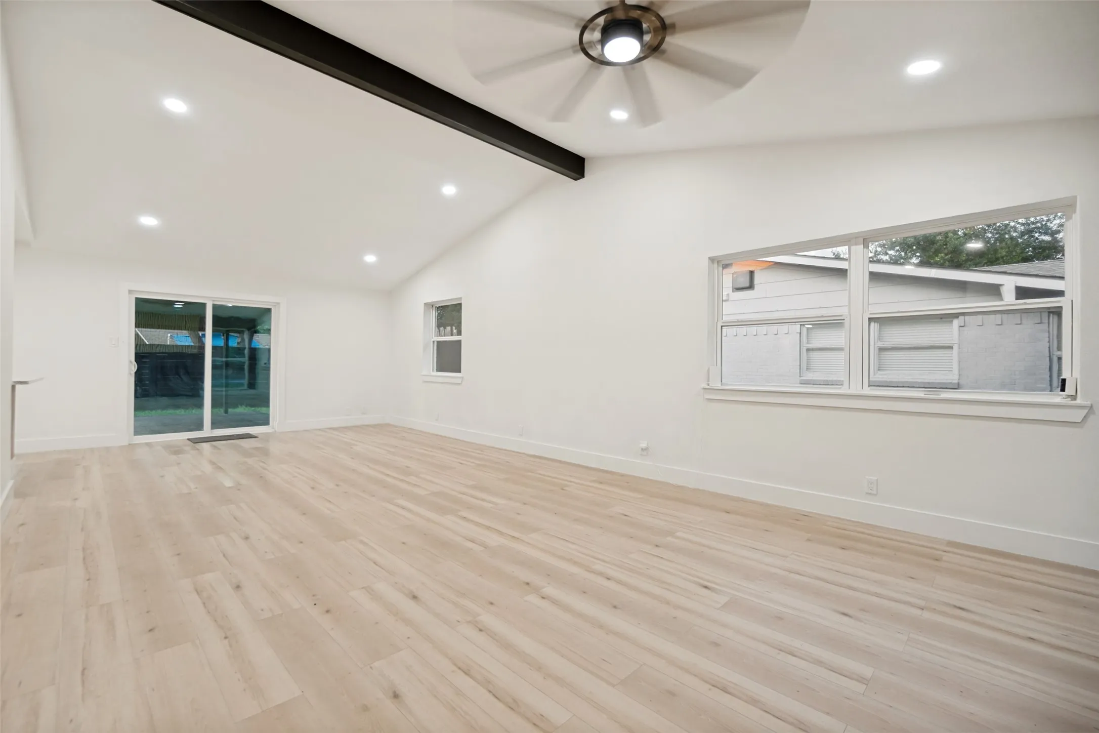 Single Family Residence For Sale in Dallas County , 2909 Silverton Drive, Dallas, Texas 75229, 3 Bedroom, 2 Bathroom, 2 Garage spaces, 1,488 Sqft, built in 1959, mls#21310736, Real Estate Agent in Dallas, Homes For Sale in Dallas county, Homes For Sale in Dallas, Realtor in Dallas Texas, Real Estate Brokerage Independent Realty Texas, Luminita Cordes Realtor