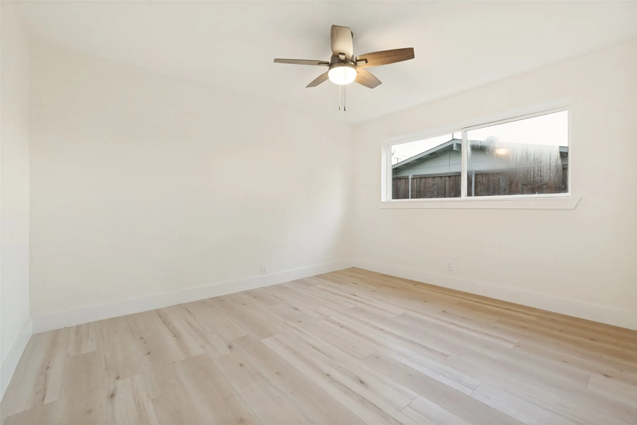 Single Family Residence For Sale in Dallas County , 2909 Silverton Drive, Dallas, Texas 75229, 3 Bedroom, 2 Bathroom, 2 Garage spaces, 1,488 Sqft, built in 1959, mls#21310736, Real Estate Agent in Dallas, Homes For Sale in Dallas county, Homes For Sale in Dallas, Realtor in Dallas Texas, Real Estate Brokerage Independent Realty Texas, Luminita Cordes Realtor