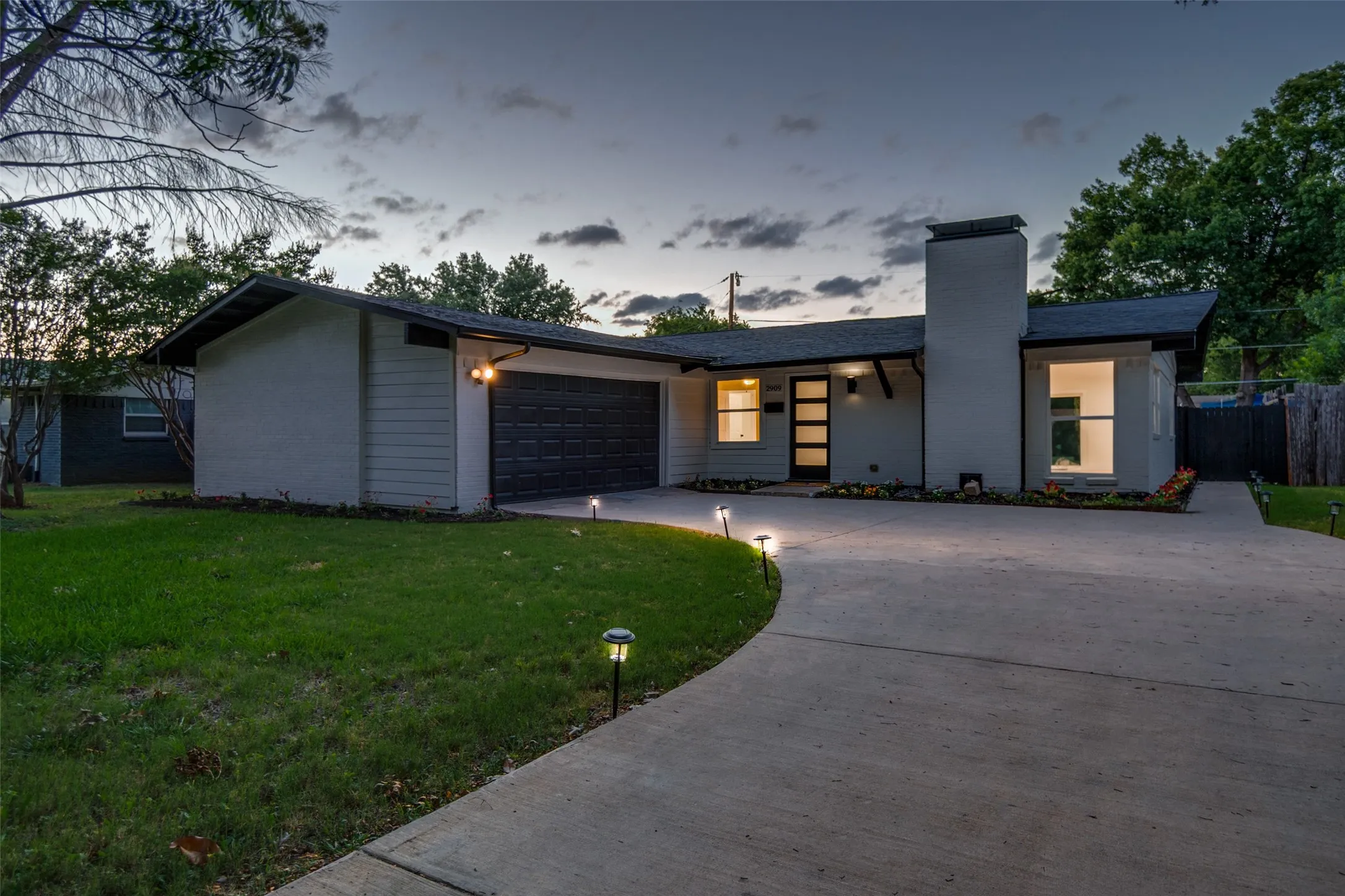 Single Family Residence For Sale in Dallas County , 2909 Silverton Drive, Dallas, Texas 75229, 3 Bedroom, 2 Bathroom, 2 Garage spaces, 1,488 Sqft, built in 1959, mls#21310736, Real Estate Agent in Dallas, Homes For Sale in Dallas county, Homes For Sale in Dallas, Realtor in Dallas Texas, Real Estate Brokerage Independent Realty Texas, Luminita Cordes Realtor