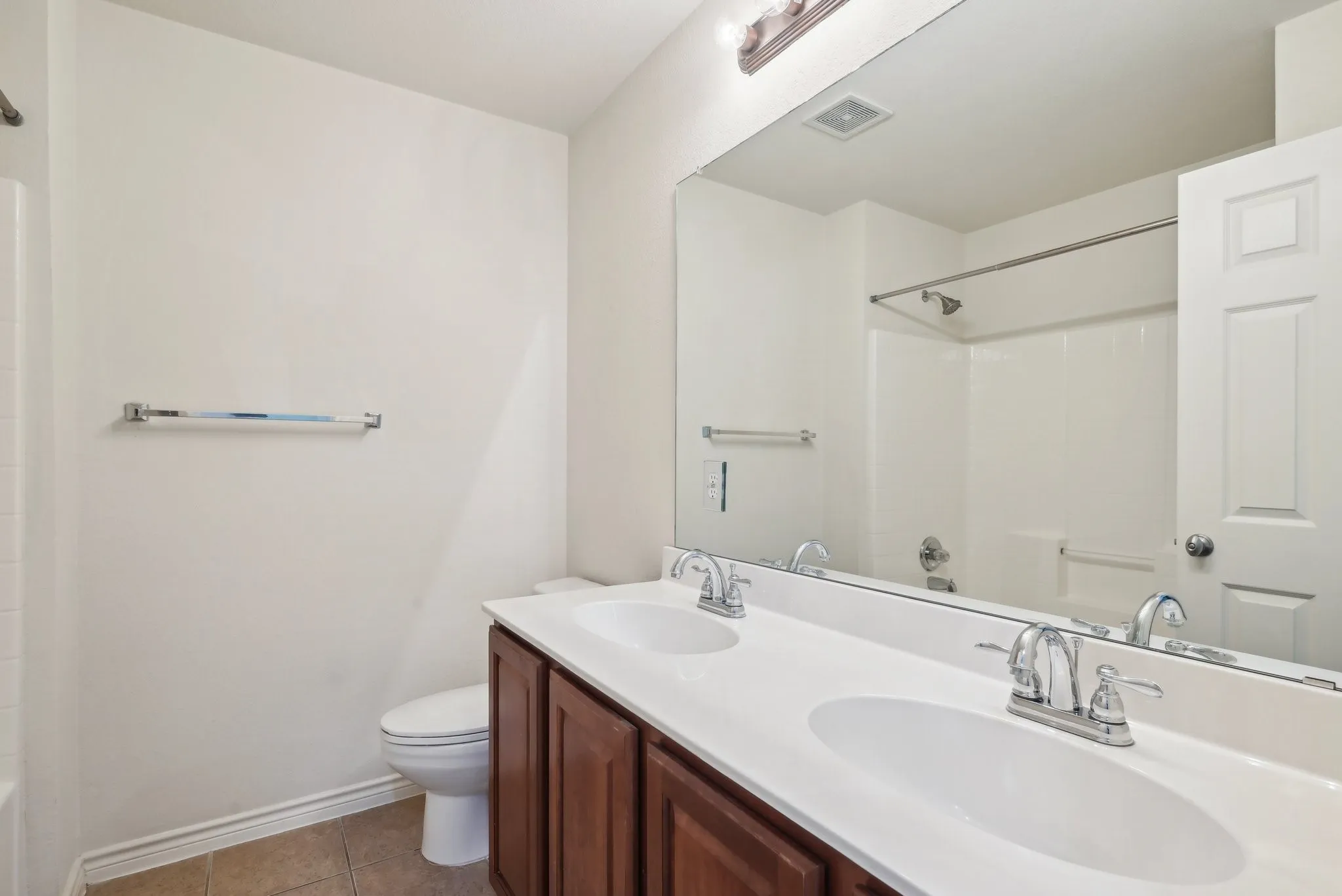 Single Family Residence For Rent in Denton County , 1280 Seymour Drive, Frisco, Texas 75033, 4 Bedroom, 2 Bathroom, 2 Garage spaces, 2,276 Sqft, built in 2005, mls#21310733, Real Estate Agent in Frisco, Homes For Rent in Denton county, Homes For Rent in Frisco, Realtor in Frisco Texas, Real Estate Brokerage Independent Realty Texas, Luminita Cordes Realtor