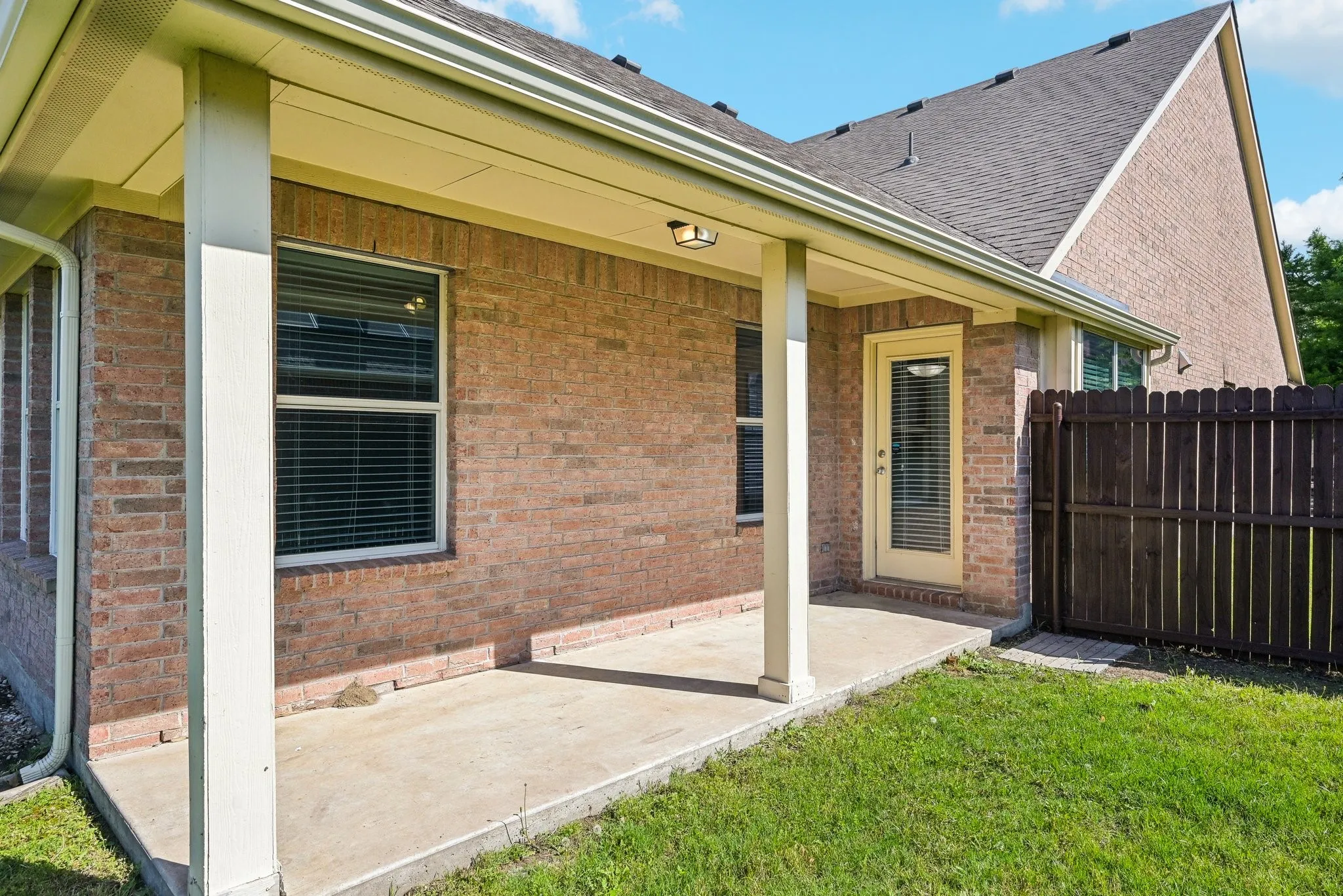 Single Family Residence For Rent in Denton County , 1280 Seymour Drive, Frisco, Texas 75033, 4 Bedroom, 2 Bathroom, 2 Garage spaces, 2,276 Sqft, built in 2005, mls#21310733, Real Estate Agent in Frisco, Homes For Rent in Denton county, Homes For Rent in Frisco, Realtor in Frisco Texas, Real Estate Brokerage Independent Realty Texas, Luminita Cordes Realtor