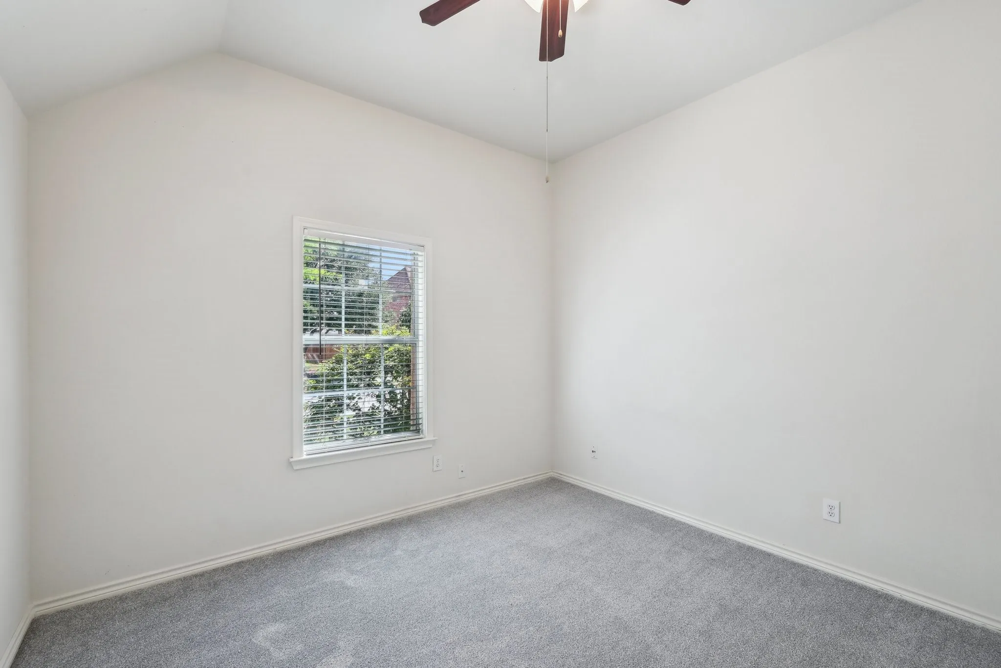 Single Family Residence For Rent in Denton County , 1280 Seymour Drive, Frisco, Texas 75033, 4 Bedroom, 2 Bathroom, 2 Garage spaces, 2,276 Sqft, built in 2005, mls#21310733, Real Estate Agent in Frisco, Homes For Rent in Denton county, Homes For Rent in Frisco, Realtor in Frisco Texas, Real Estate Brokerage Independent Realty Texas, Luminita Cordes Realtor