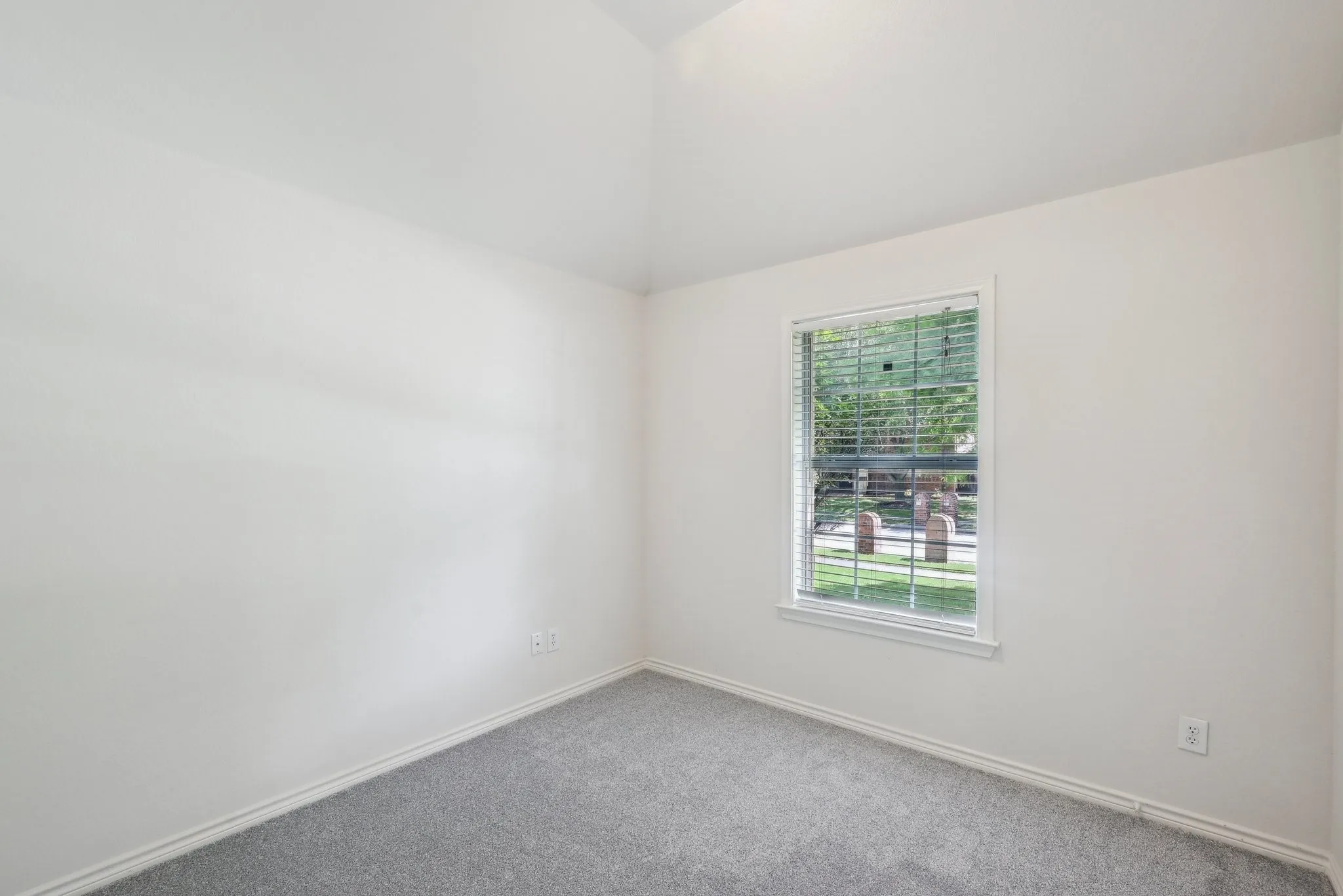 Single Family Residence For Rent in Denton County , 1280 Seymour Drive, Frisco, Texas 75033, 4 Bedroom, 2 Bathroom, 2 Garage spaces, 2,276 Sqft, built in 2005, mls#21310733, Real Estate Agent in Frisco, Homes For Rent in Denton county, Homes For Rent in Frisco, Realtor in Frisco Texas, Real Estate Brokerage Independent Realty Texas, Luminita Cordes Realtor