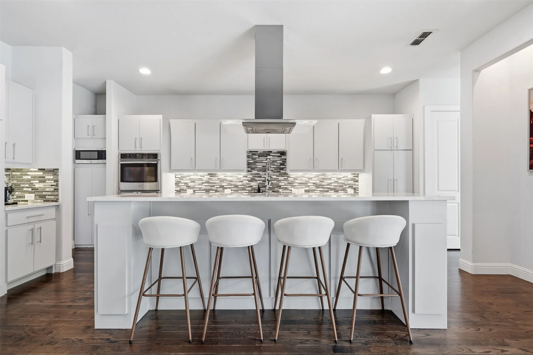 Single Family Residence For Sale in Dallas County , 6010 Belmont Avenue, Dallas, Texas 75206, 3 Bedroom, 4 Bathroom, 3 Garage spaces, 3,597 Sqft, built in 2014, mls#21291447, Real Estate Agent in Dallas, Homes For Sale in Dallas county, Homes For Sale in Dallas, Realtor in Dallas Texas, Real Estate Brokerage Independent Realty Texas, Luminita Cordes Realtor