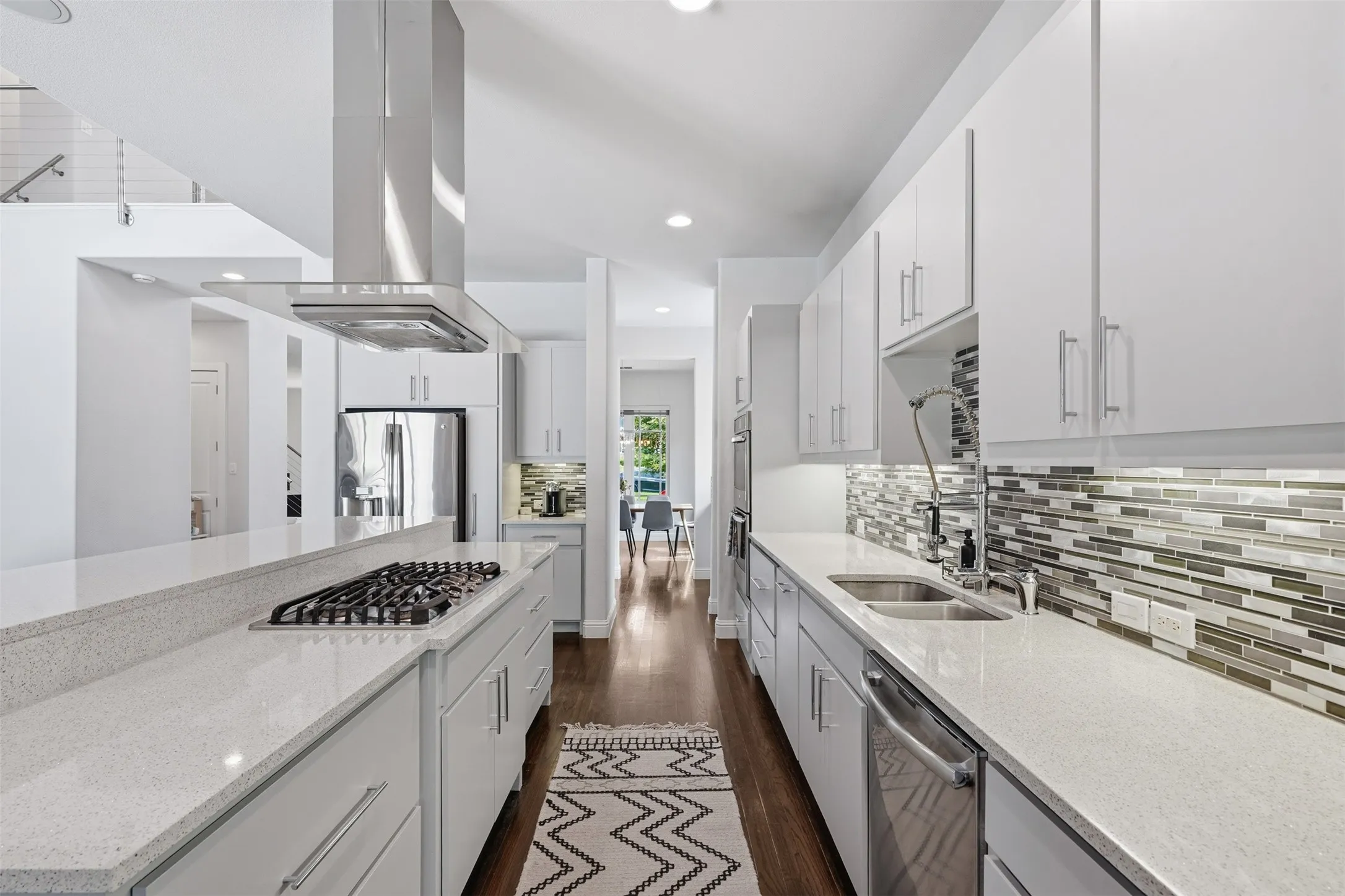 Single Family Residence For Sale in Dallas County , 6010 Belmont Avenue, Dallas, Texas 75206, 3 Bedroom, 4 Bathroom, 3 Garage spaces, 3,597 Sqft, built in 2014, mls#21291447, Real Estate Agent in Dallas, Homes For Sale in Dallas county, Homes For Sale in Dallas, Realtor in Dallas Texas, Real Estate Brokerage Independent Realty Texas, Luminita Cordes Realtor