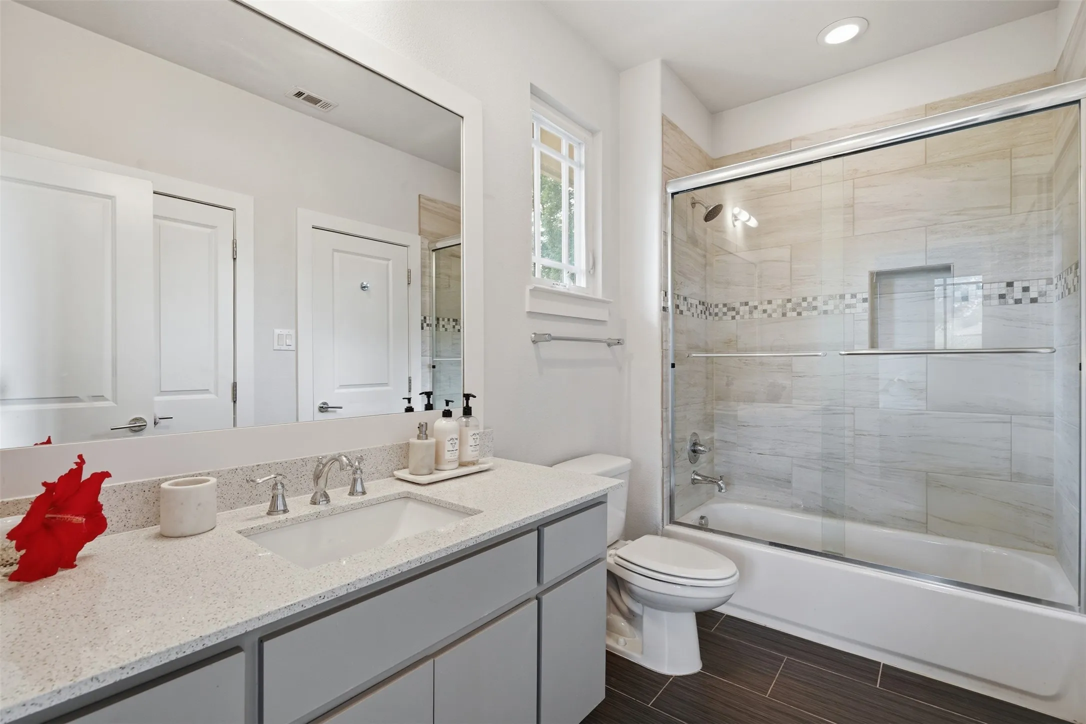 Single Family Residence For Sale in Dallas County , 6010 Belmont Avenue, Dallas, Texas 75206, 3 Bedroom, 4 Bathroom, 3 Garage spaces, 3,597 Sqft, built in 2014, mls#21291447, Real Estate Agent in Dallas, Homes For Sale in Dallas county, Homes For Sale in Dallas, Realtor in Dallas Texas, Real Estate Brokerage Independent Realty Texas, Luminita Cordes Realtor