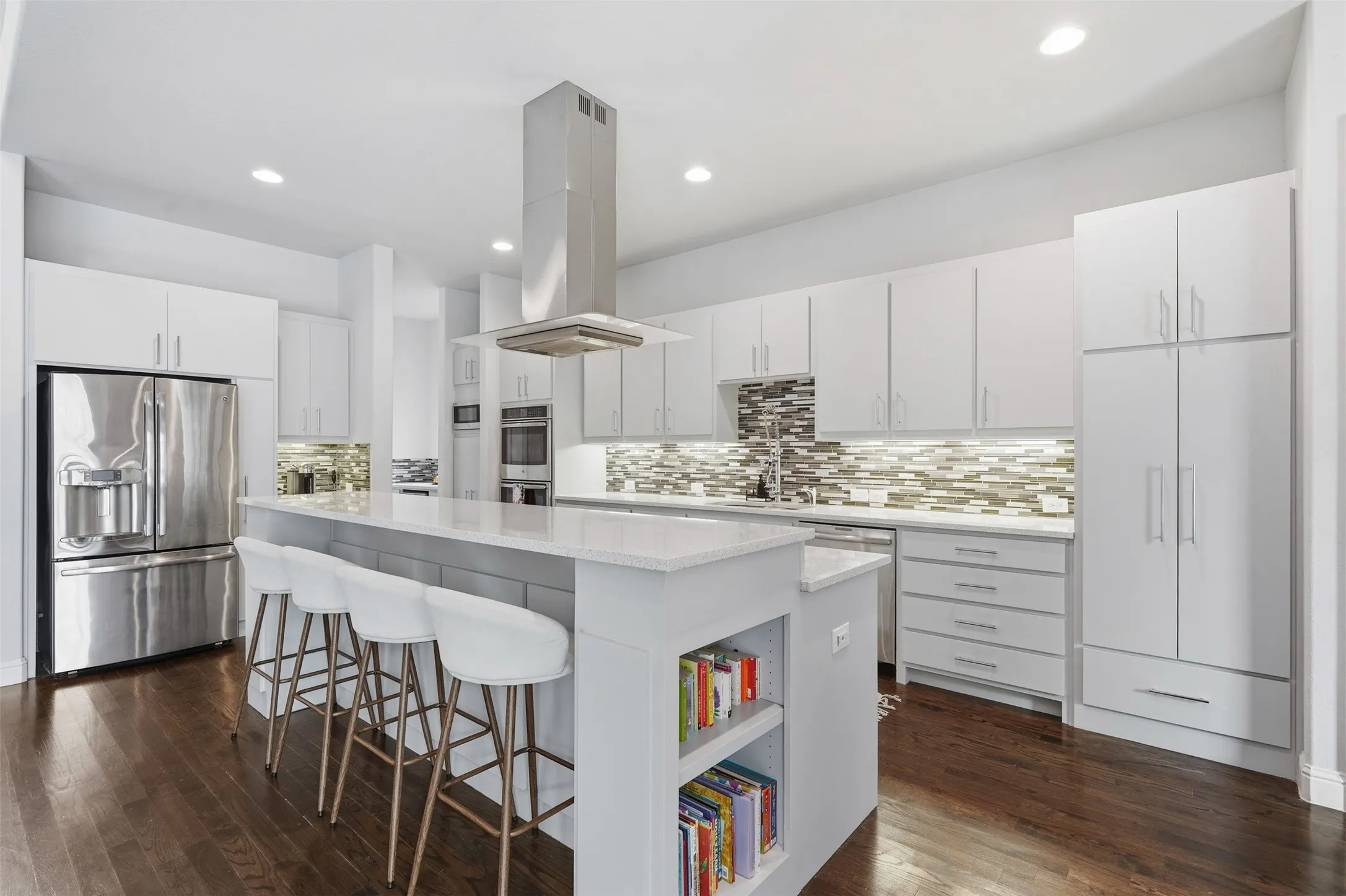 Single Family Residence For Sale in Dallas County , 6010 Belmont Avenue, Dallas, Texas 75206, 3 Bedroom, 4 Bathroom, 3 Garage spaces, 3,597 Sqft, built in 2014, mls#21291447, Real Estate Agent in Dallas, Homes For Sale in Dallas county, Homes For Sale in Dallas, Realtor in Dallas Texas, Real Estate Brokerage Independent Realty Texas, Luminita Cordes Realtor