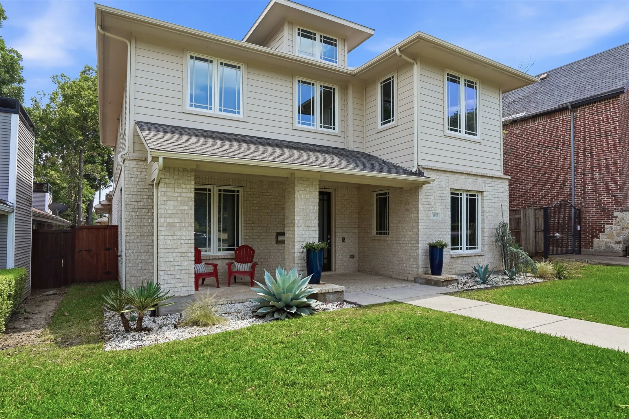 Single Family Residence For Sale in Dallas County , 6010 Belmont Avenue, Dallas, Texas 75206, 3 Bedroom, 4 Bathroom, 3 Garage spaces, 3,597 Sqft, built in 2014, mls#21291447, Real Estate Agent in Dallas, Homes For Sale in Dallas county, Homes For Sale in Dallas, Realtor in Dallas Texas, Real Estate Brokerage Independent Realty Texas, Luminita Cordes Realtor