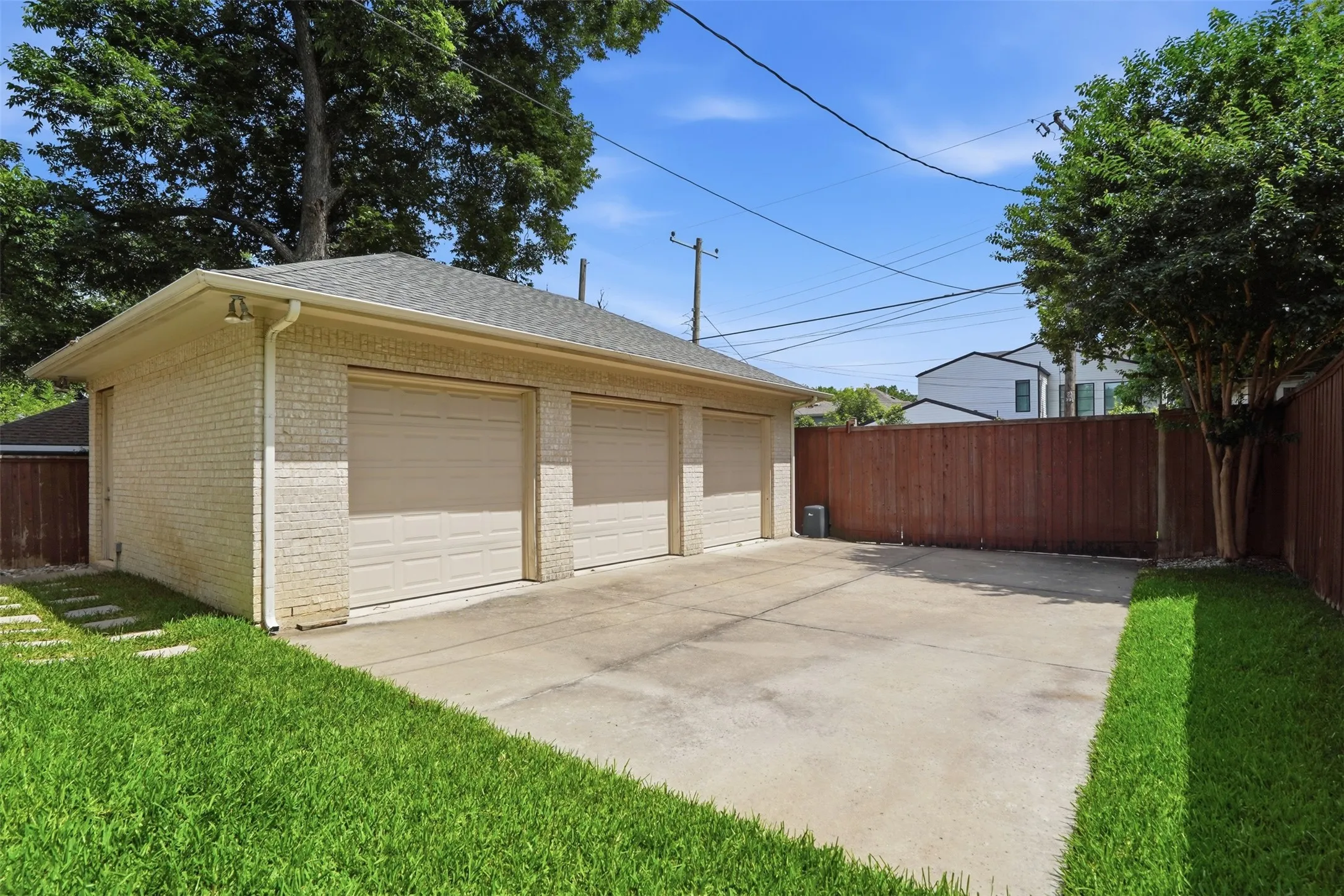 Single Family Residence For Sale in Dallas County , 6010 Belmont Avenue, Dallas, Texas 75206, 3 Bedroom, 4 Bathroom, 3 Garage spaces, 3,597 Sqft, built in 2014, mls#21291447, Real Estate Agent in Dallas, Homes For Sale in Dallas county, Homes For Sale in Dallas, Realtor in Dallas Texas, Real Estate Brokerage Independent Realty Texas, Luminita Cordes Realtor
