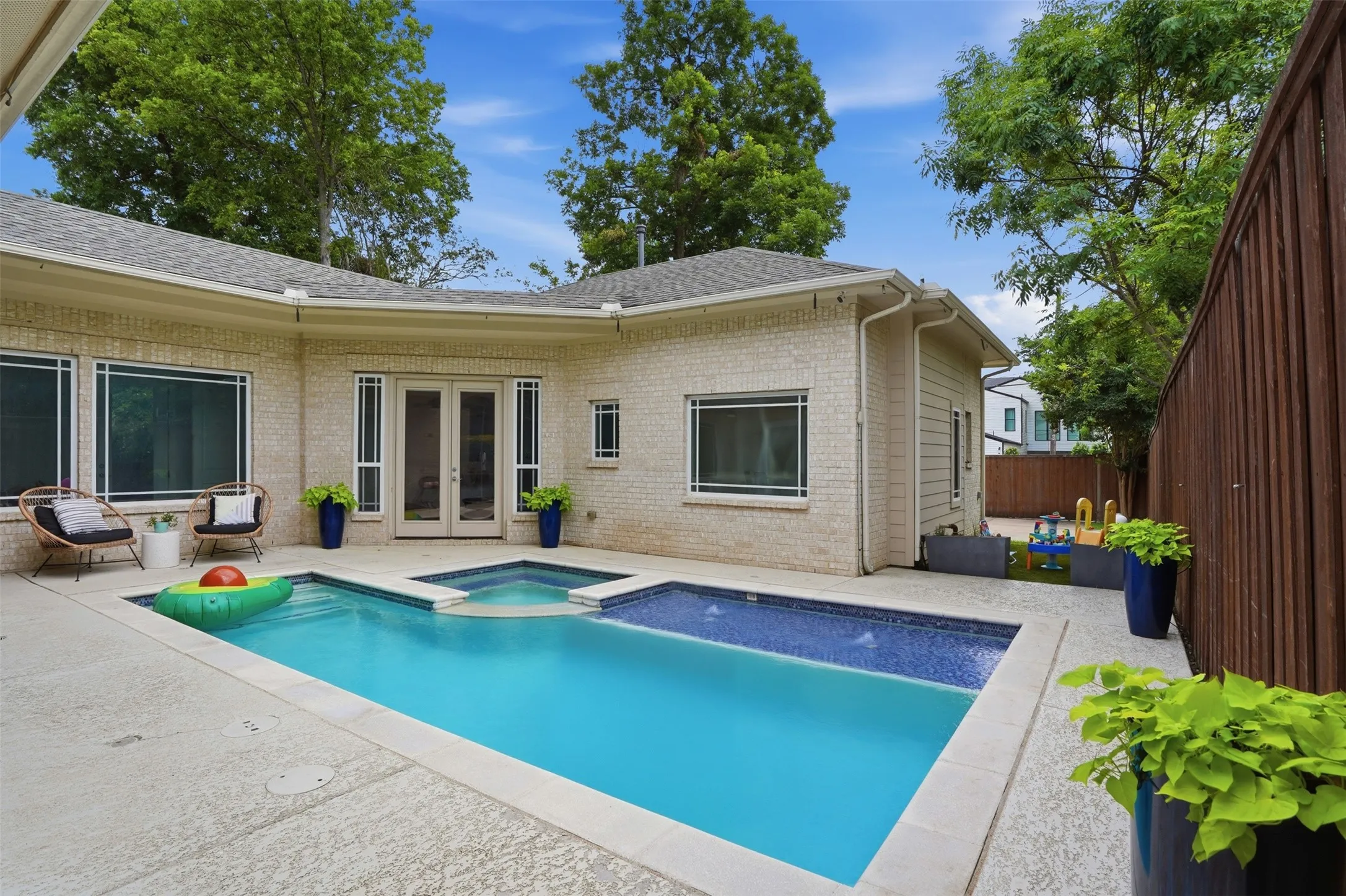 Single Family Residence For Sale in Dallas County , 6010 Belmont Avenue, Dallas, Texas 75206, 3 Bedroom, 4 Bathroom, 3 Garage spaces, 3,597 Sqft, built in 2014, mls#21291447, Real Estate Agent in Dallas, Homes For Sale in Dallas county, Homes For Sale in Dallas, Realtor in Dallas Texas, Real Estate Brokerage Independent Realty Texas, Luminita Cordes Realtor