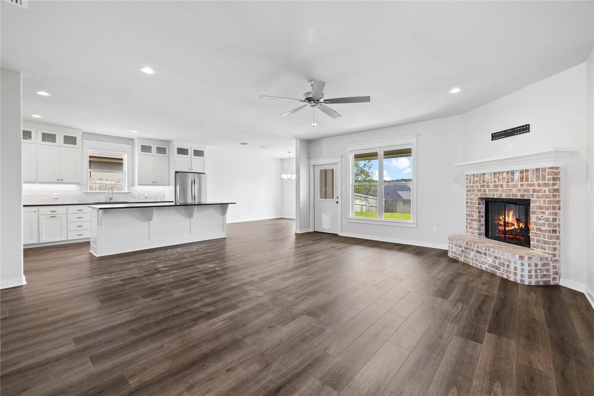 Single Family Residence For Sale in Smith County , 118 Sides Boulevard, Bullard, Texas 75757, 3 Bedrooms, 3 Bathrooms, 2 Garage spaces, 2,286 Sqft, built in 2022, Price $385,900, mls#21310073, Real Estate Agent in Bullard, Homes For Sale in Smith county, Homes For Sale in Bullard, Realtor in Bullard Texas, Real Estate Brokerage Independent Realty Texas, Luminita Cordes Realtor