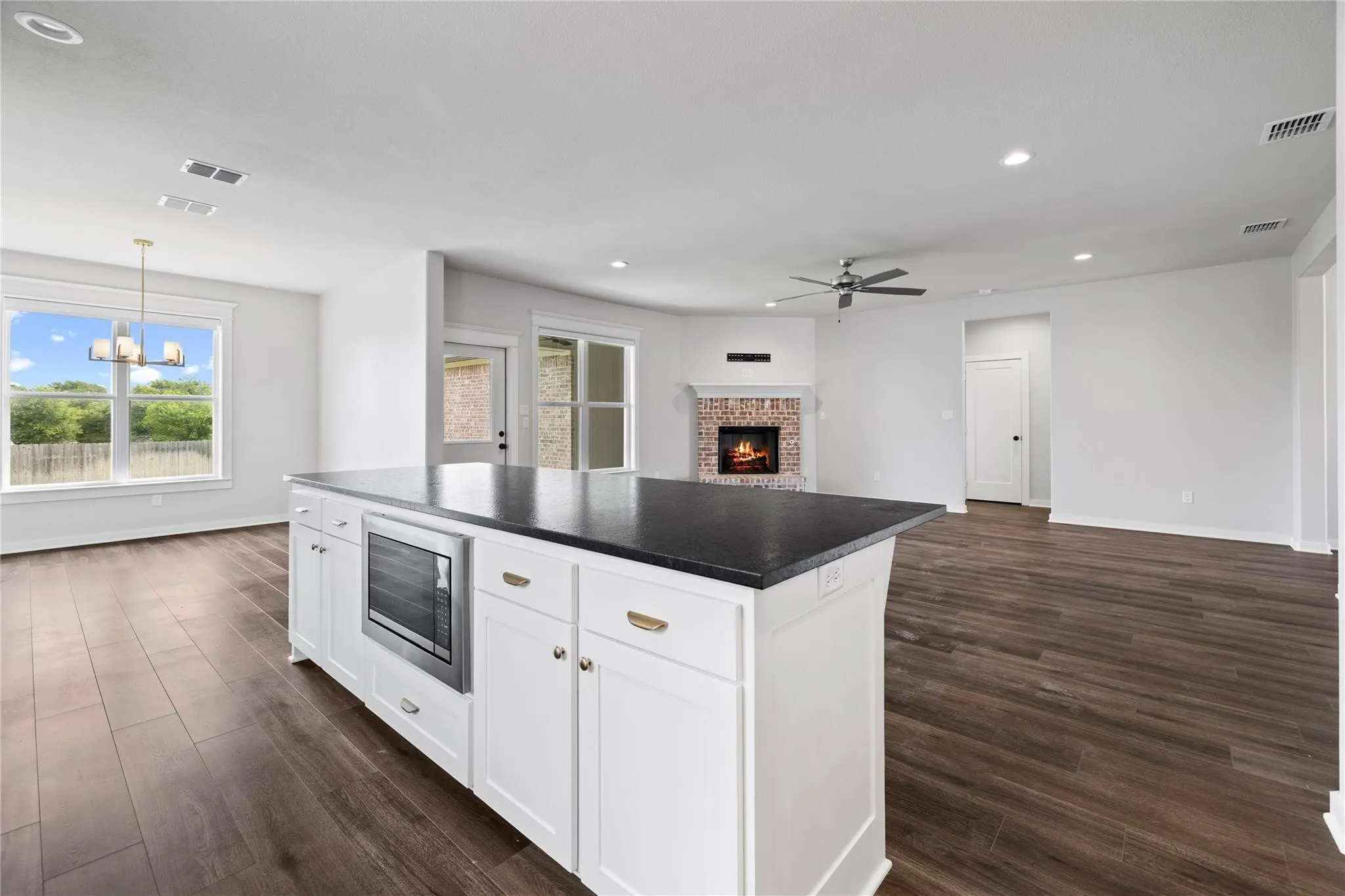 Single Family Residence For Sale in Smith County , 118 Sides Boulevard, Bullard, Texas 75757, 3 Bedrooms, 3 Bathrooms, 2 Garage spaces, 2,286 Sqft, built in 2022, Price $385,900, mls#21310073, Real Estate Agent in Bullard, Homes For Sale in Smith county, Homes For Sale in Bullard, Realtor in Bullard Texas, Real Estate Brokerage Independent Realty Texas, Luminita Cordes Realtor