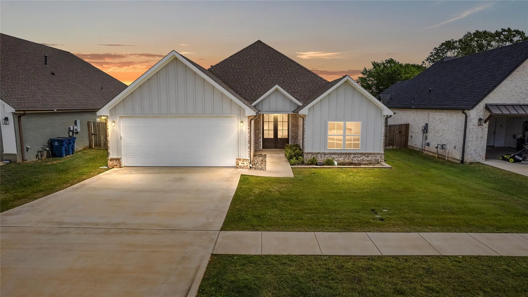 Single Family Residence For Sale in Smith County , 118 Sides Boulevard, Bullard, Texas 75757, 3 Bedrooms, 3 Bathrooms, 2 Garage spaces, 2,286 Sqft, built in 2022, Price $385,900, mls#21310073, Real Estate Agent in Bullard, Homes For Sale in Smith county, Homes For Sale in Bullard, Realtor in Bullard Texas, Real Estate Brokerage Independent Realty Texas, Luminita Cordes Realtor