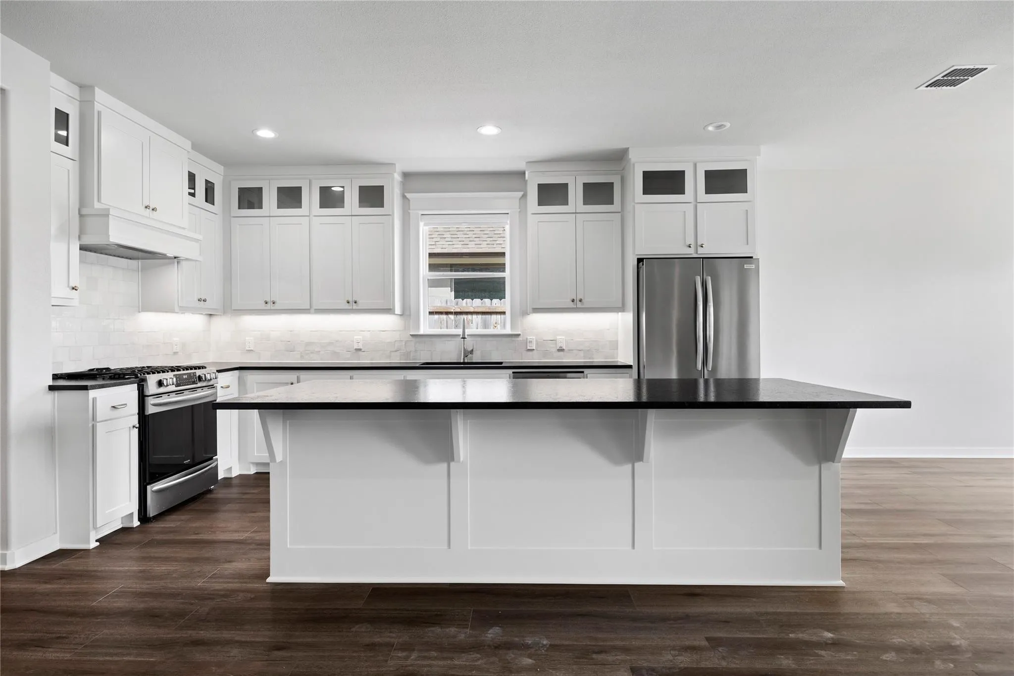 Single Family Residence For Sale in Smith County , 118 Sides Boulevard, Bullard, Texas 75757, 3 Bedrooms, 3 Bathrooms, 2 Garage spaces, 2,286 Sqft, built in 2022, Price $385,900, mls#21310073, Real Estate Agent in Bullard, Homes For Sale in Smith county, Homes For Sale in Bullard, Realtor in Bullard Texas, Real Estate Brokerage Independent Realty Texas, Luminita Cordes Realtor