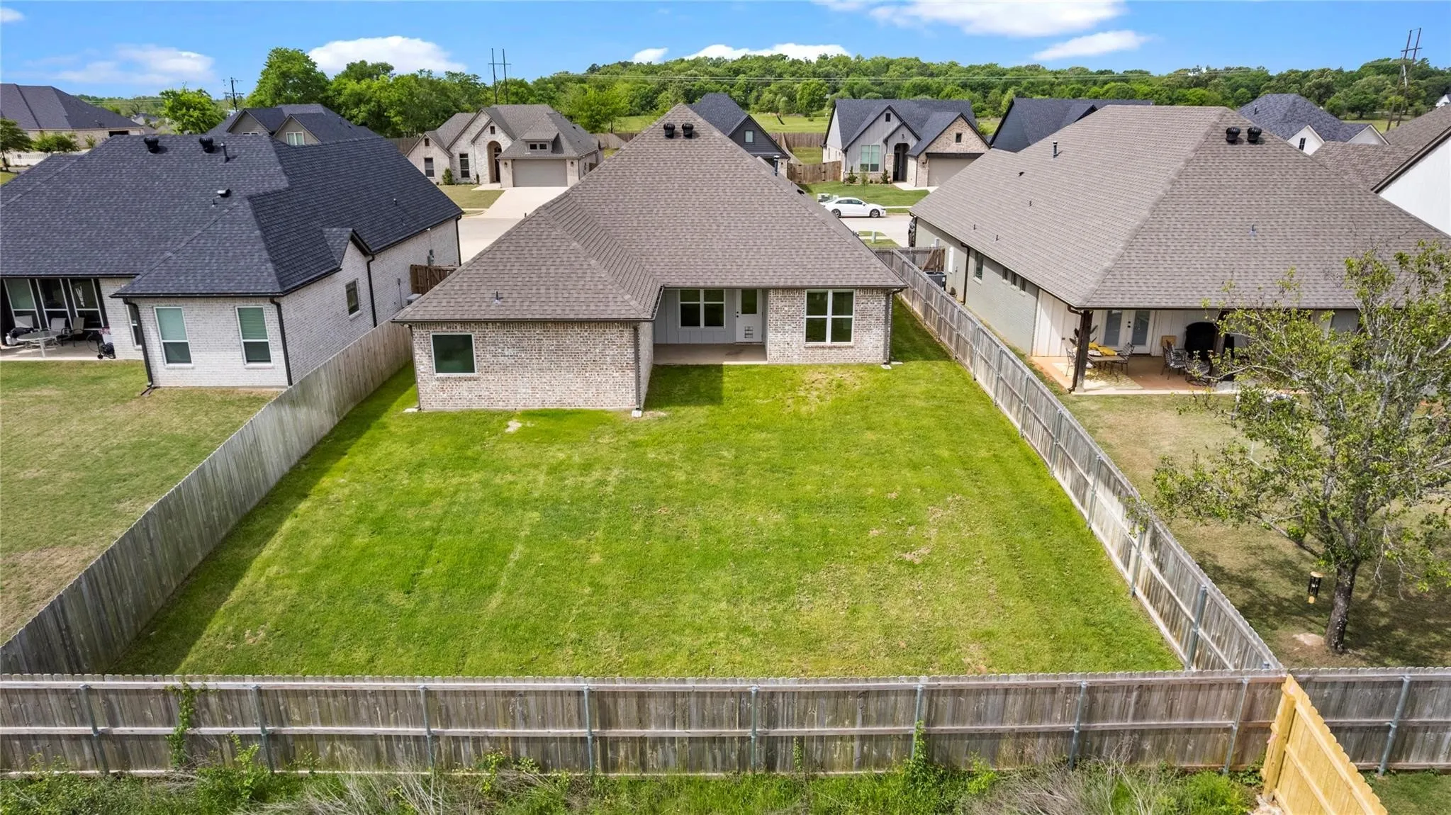 Single Family Residence For Sale in Smith County , 118 Sides Boulevard, Bullard, Texas 75757, 3 Bedrooms, 3 Bathrooms, 2 Garage spaces, 2,286 Sqft, built in 2022, Price $385,900, mls#21310073, Real Estate Agent in Bullard, Homes For Sale in Smith county, Homes For Sale in Bullard, Realtor in Bullard Texas, Real Estate Brokerage Independent Realty Texas, Luminita Cordes Realtor