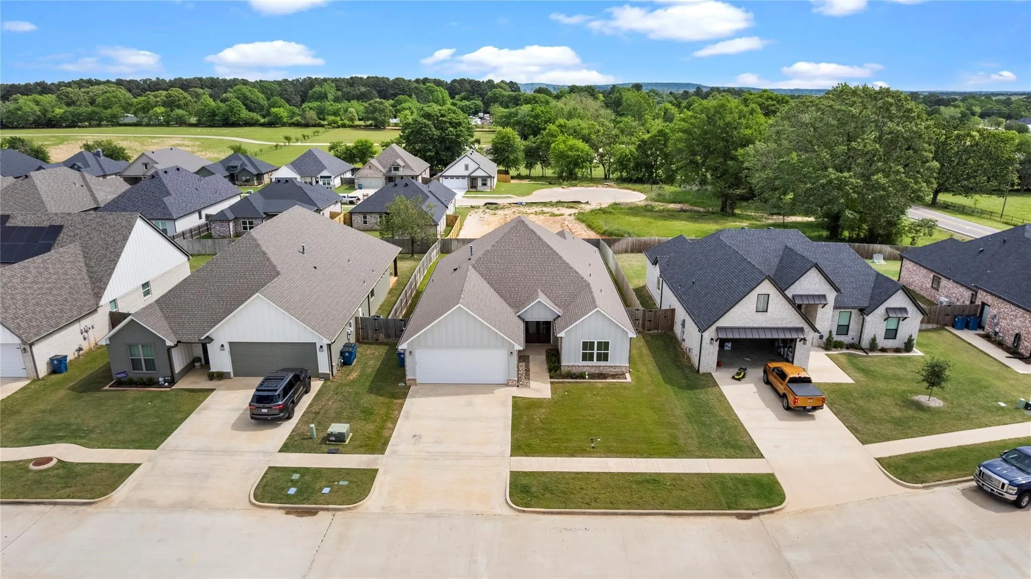 Single Family Residence For Sale in Smith County , 118 Sides Boulevard, Bullard, Texas 75757, 3 Bedrooms, 3 Bathrooms, 2 Garage spaces, 2,286 Sqft, built in 2022, Price $385,900, mls#21310073, Real Estate Agent in Bullard, Homes For Sale in Smith county, Homes For Sale in Bullard, Realtor in Bullard Texas, Real Estate Brokerage Independent Realty Texas, Luminita Cordes Realtor