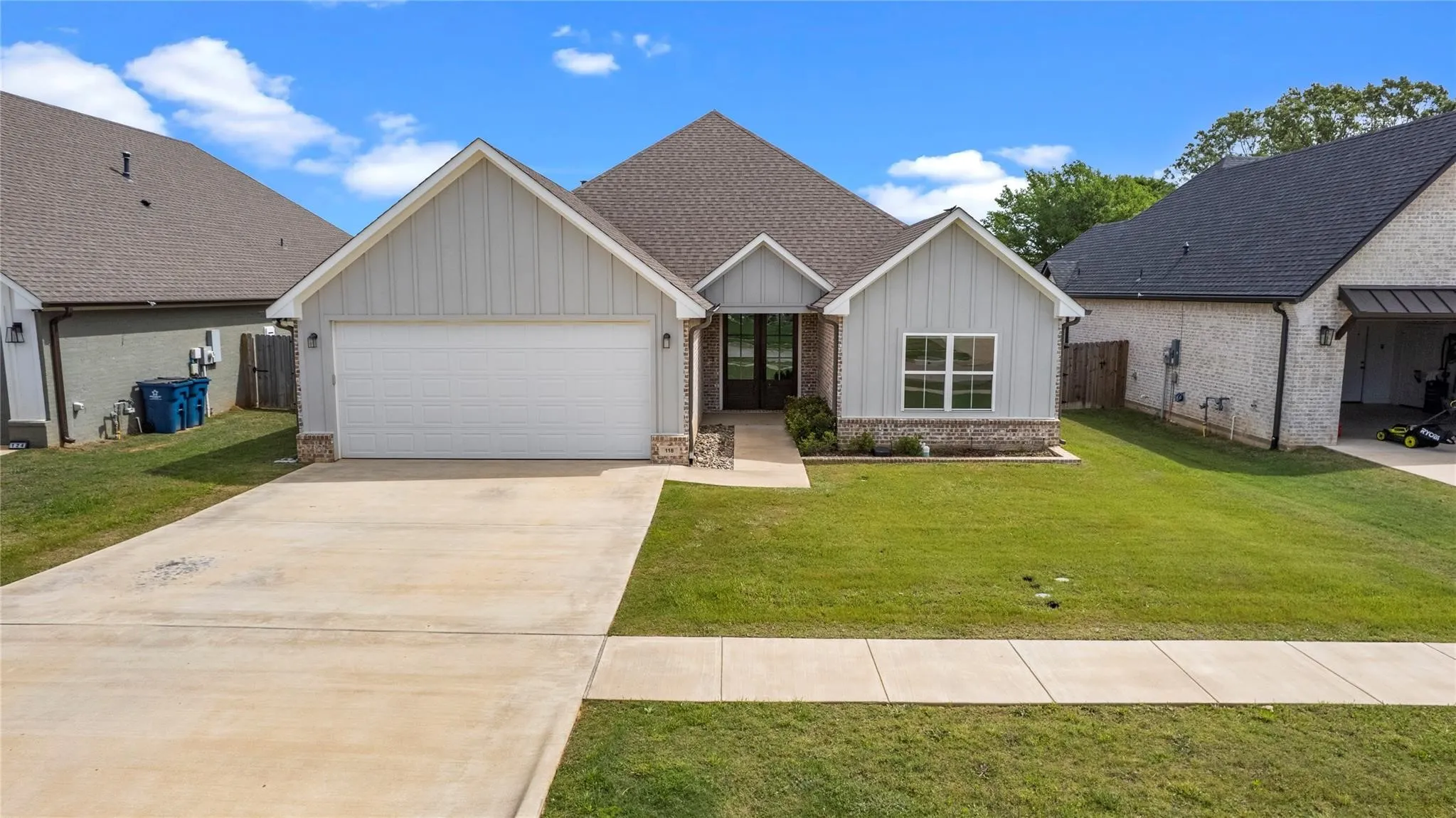 Single Family Residence For Sale in Smith County , 118 Sides Boulevard, Bullard, Texas 75757, 3 Bedrooms, 3 Bathrooms, 2 Garage spaces, 2,286 Sqft, built in 2022, Price $385,900, mls#21310073, Real Estate Agent in Bullard, Homes For Sale in Smith county, Homes For Sale in Bullard, Realtor in Bullard Texas, Real Estate Brokerage Independent Realty Texas, Luminita Cordes Realtor