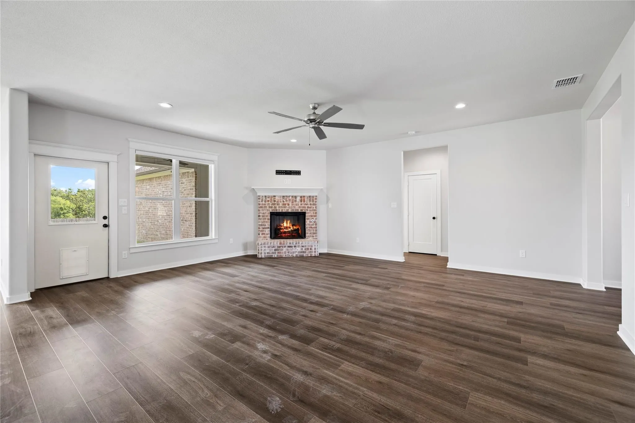 Single Family Residence For Sale in Smith County , 118 Sides Boulevard, Bullard, Texas 75757, 3 Bedrooms, 3 Bathrooms, 2 Garage spaces, 2,286 Sqft, built in 2022, Price $385,900, mls#21310073, Real Estate Agent in Bullard, Homes For Sale in Smith county, Homes For Sale in Bullard, Realtor in Bullard Texas, Real Estate Brokerage Independent Realty Texas, Luminita Cordes Realtor