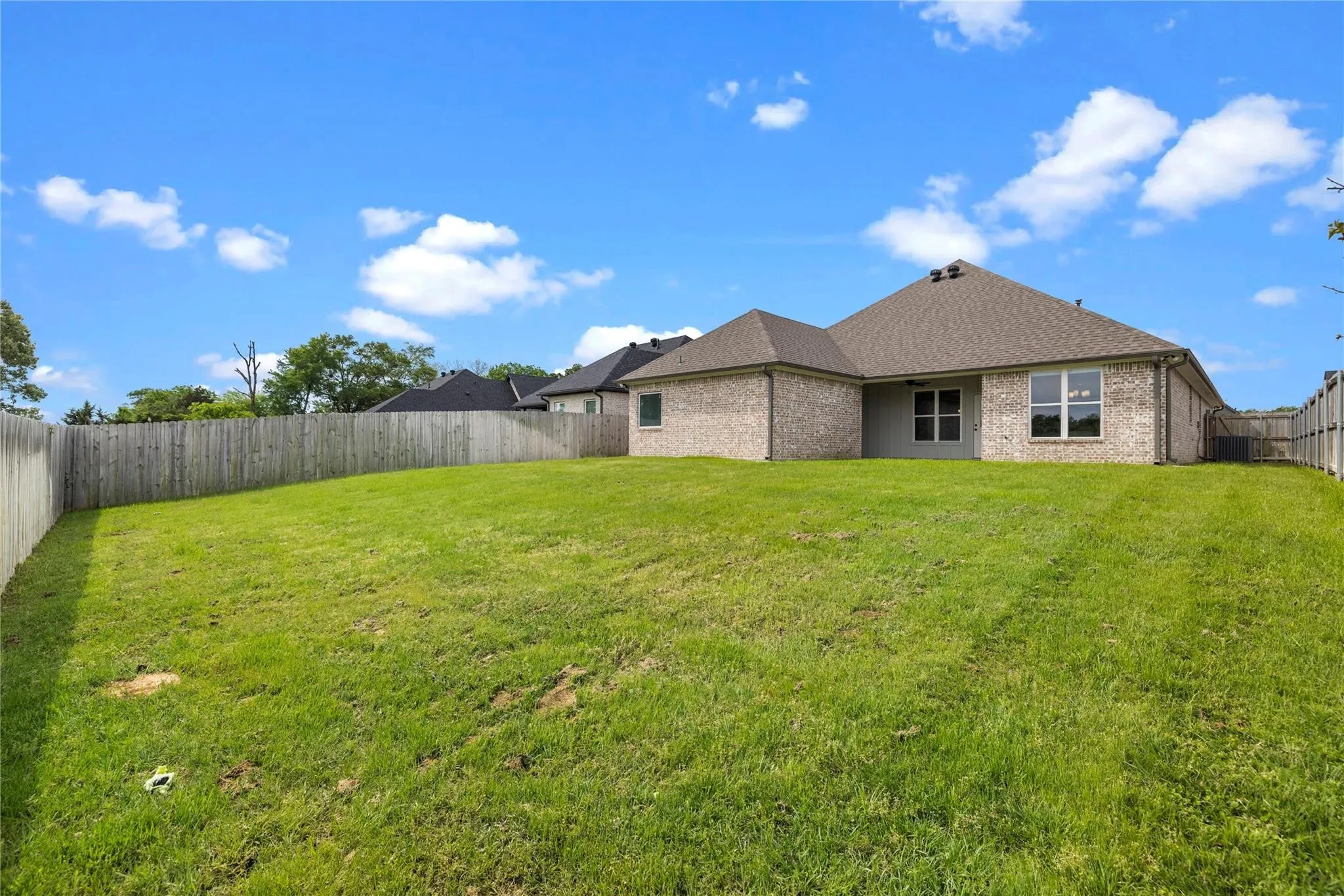Single Family Residence For Sale in Smith County , 118 Sides Boulevard, Bullard, Texas 75757, 3 Bedrooms, 3 Bathrooms, 2 Garage spaces, 2,286 Sqft, built in 2022, Price $385,900, mls#21310073, Real Estate Agent in Bullard, Homes For Sale in Smith county, Homes For Sale in Bullard, Realtor in Bullard Texas, Real Estate Brokerage Independent Realty Texas, Luminita Cordes Realtor