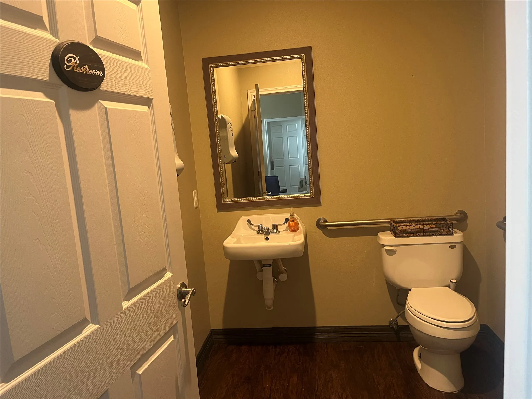 Office For Rent in Smith County , 1404 Rice Road 200, 300, Tyler, Texas 75703, 0, 0, Garage spaces, 0 Sqft, built in 2007, mls#21310757, Real Estate Agent in Tyler, Homes For Rent in Smith county, Homes For Rent in Tyler, Realtor in Tyler Texas, Real Estate Brokerage Independent Realty Texas, Luminita Cordes Realtor