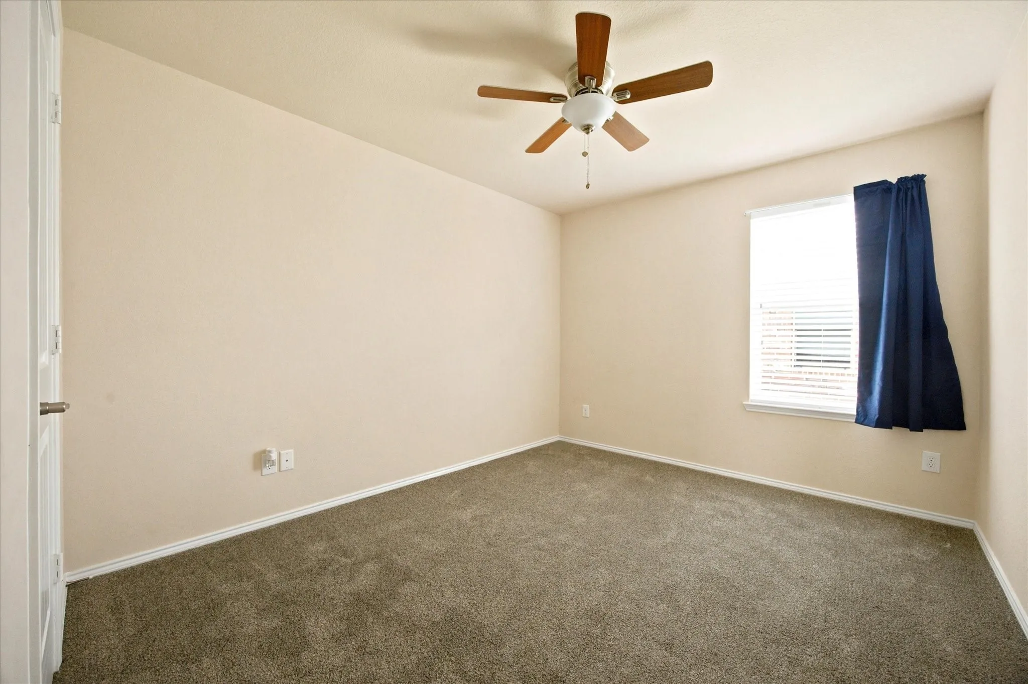 Single Family Residence For Sale in Collin County , 716 Harrison Lane, Lavon, Texas 75166, 4 Bedroom, 2 Bathroom, 2 Garage spaces, 1,969 Sqft, built in 2012, mls#21310765, Real Estate Agent in Lavon, Homes For Sale in Collin county, Homes For Sale in Lavon, Realtor in Lavon Texas, Real Estate Brokerage Independent Realty Texas, Luminita Cordes Realtor
