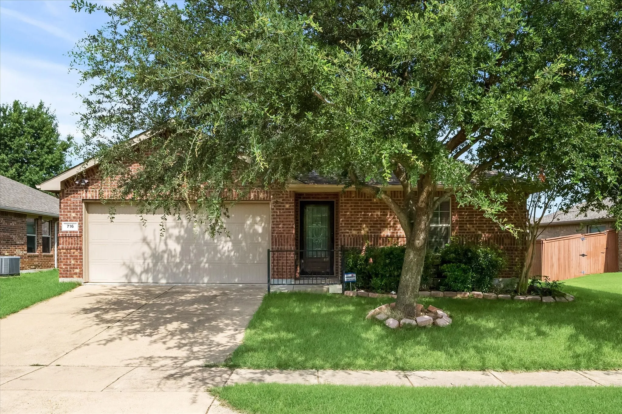 Single Family Residence For Sale in Collin County , 716 Harrison Lane, Lavon, Texas 75166, 4 Bedroom, 2 Bathroom, 2 Garage spaces, 1,969 Sqft, built in 2012, mls#21310765, Real Estate Agent in Lavon, Homes For Sale in Collin county, Homes For Sale in Lavon, Realtor in Lavon Texas, Real Estate Brokerage Independent Realty Texas, Luminita Cordes Realtor