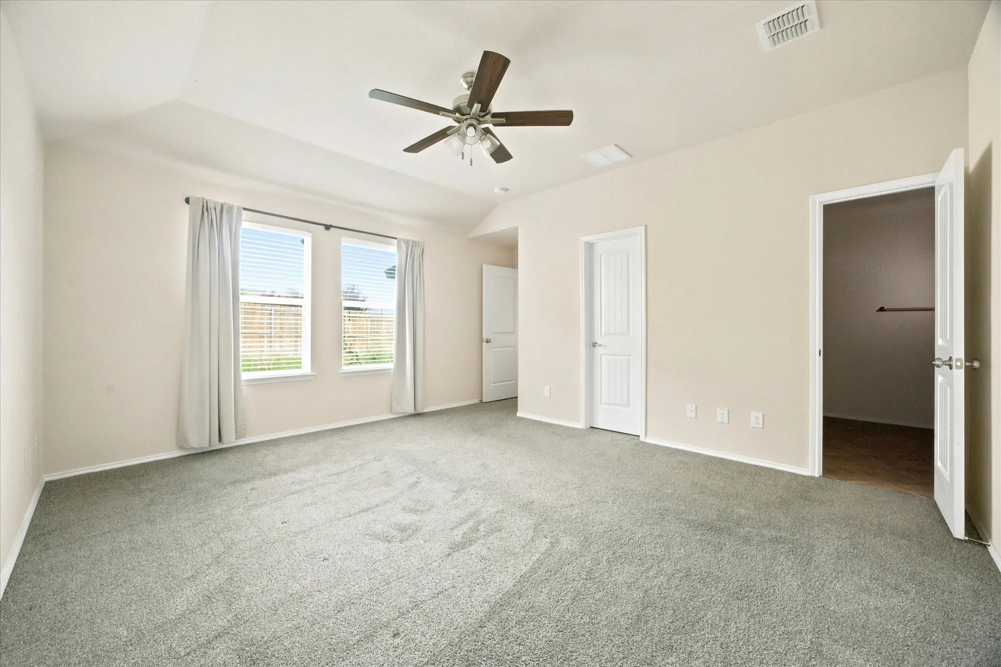 Single Family Residence For Sale in Collin County , 716 Harrison Lane, Lavon, Texas 75166, 4 Bedroom, 2 Bathroom, 2 Garage spaces, 1,969 Sqft, built in 2012, mls#21310765, Real Estate Agent in Lavon, Homes For Sale in Collin county, Homes For Sale in Lavon, Realtor in Lavon Texas, Real Estate Brokerage Independent Realty Texas, Luminita Cordes Realtor