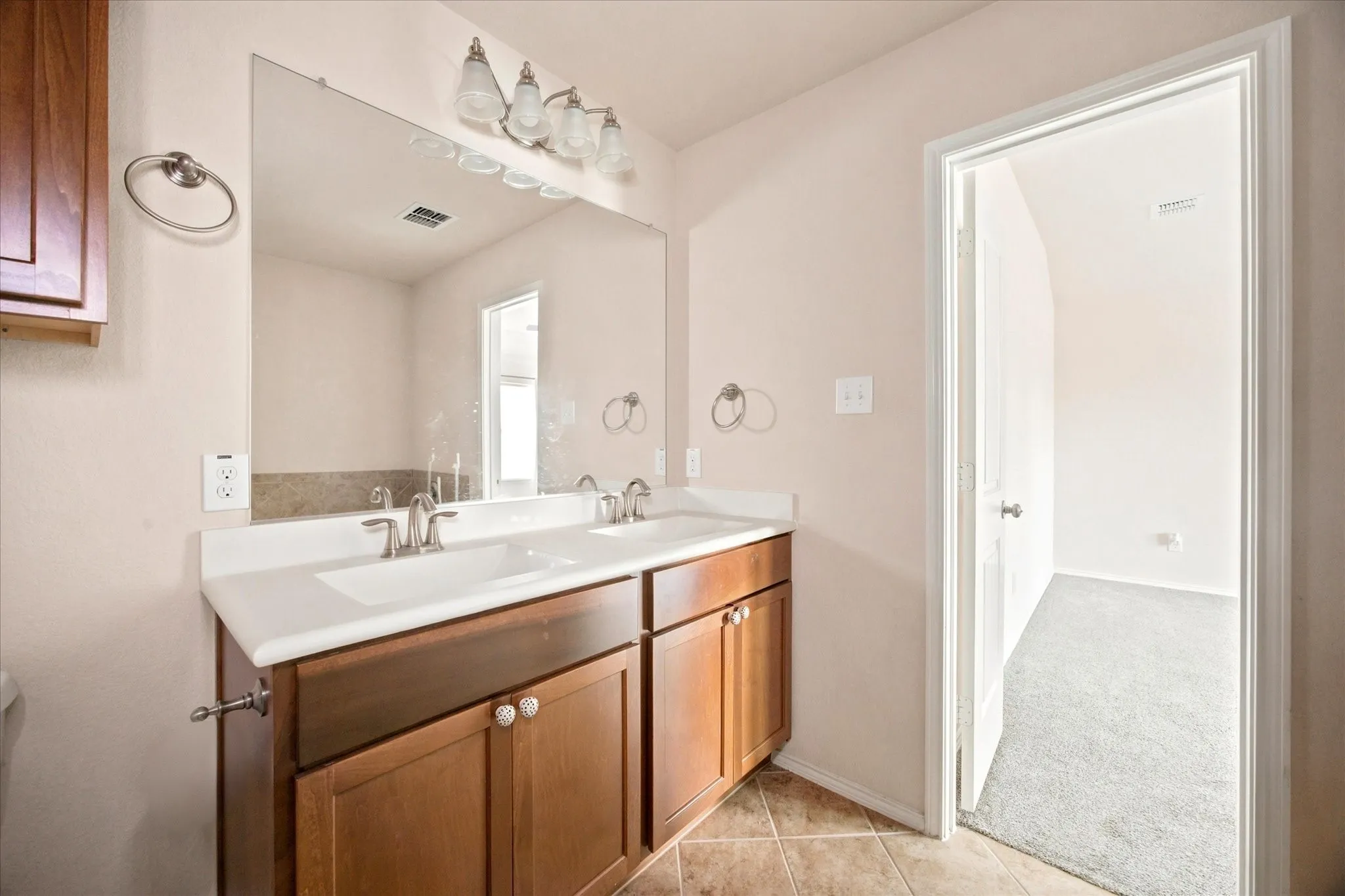 Single Family Residence For Sale in Collin County , 716 Harrison Lane, Lavon, Texas 75166, 4 Bedroom, 2 Bathroom, 2 Garage spaces, 1,969 Sqft, built in 2012, mls#21310765, Real Estate Agent in Lavon, Homes For Sale in Collin county, Homes For Sale in Lavon, Realtor in Lavon Texas, Real Estate Brokerage Independent Realty Texas, Luminita Cordes Realtor