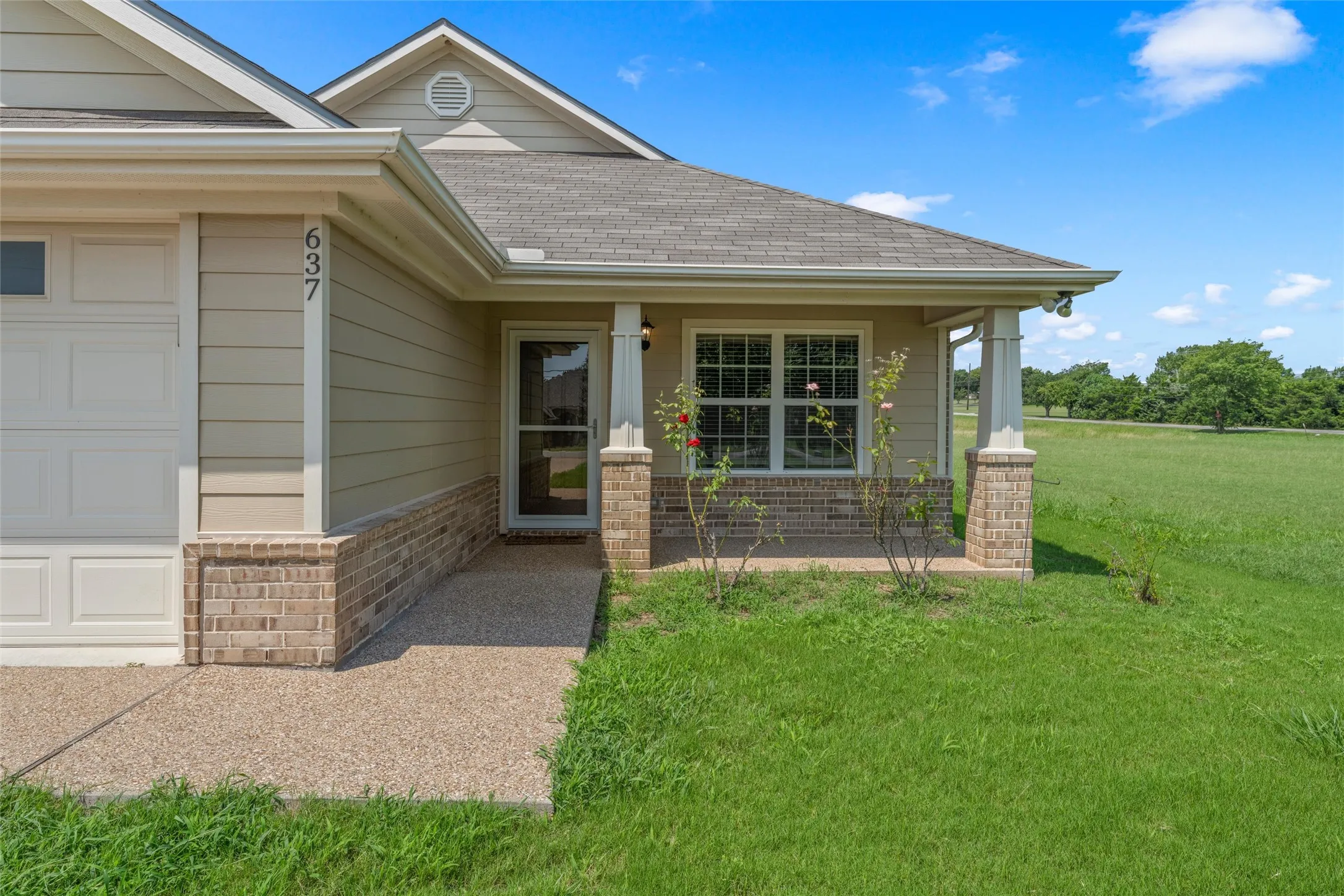 Single Family Residence For Sale in Mc Lennan County , 637 Hoffmeyer Lane, Robinson, Texas 76706, 3 Bedroom, 2 Bathroom, 3 Garage spaces, 1,726 Sqft, built in 2019, mls#21307561, Real Estate Agent in Robinson, Homes For Sale in Mc Lennan county, Homes For Sale in Robinson, Realtor in Robinson Texas, Real Estate Brokerage Independent Realty Texas, Luminita Cordes Realtor