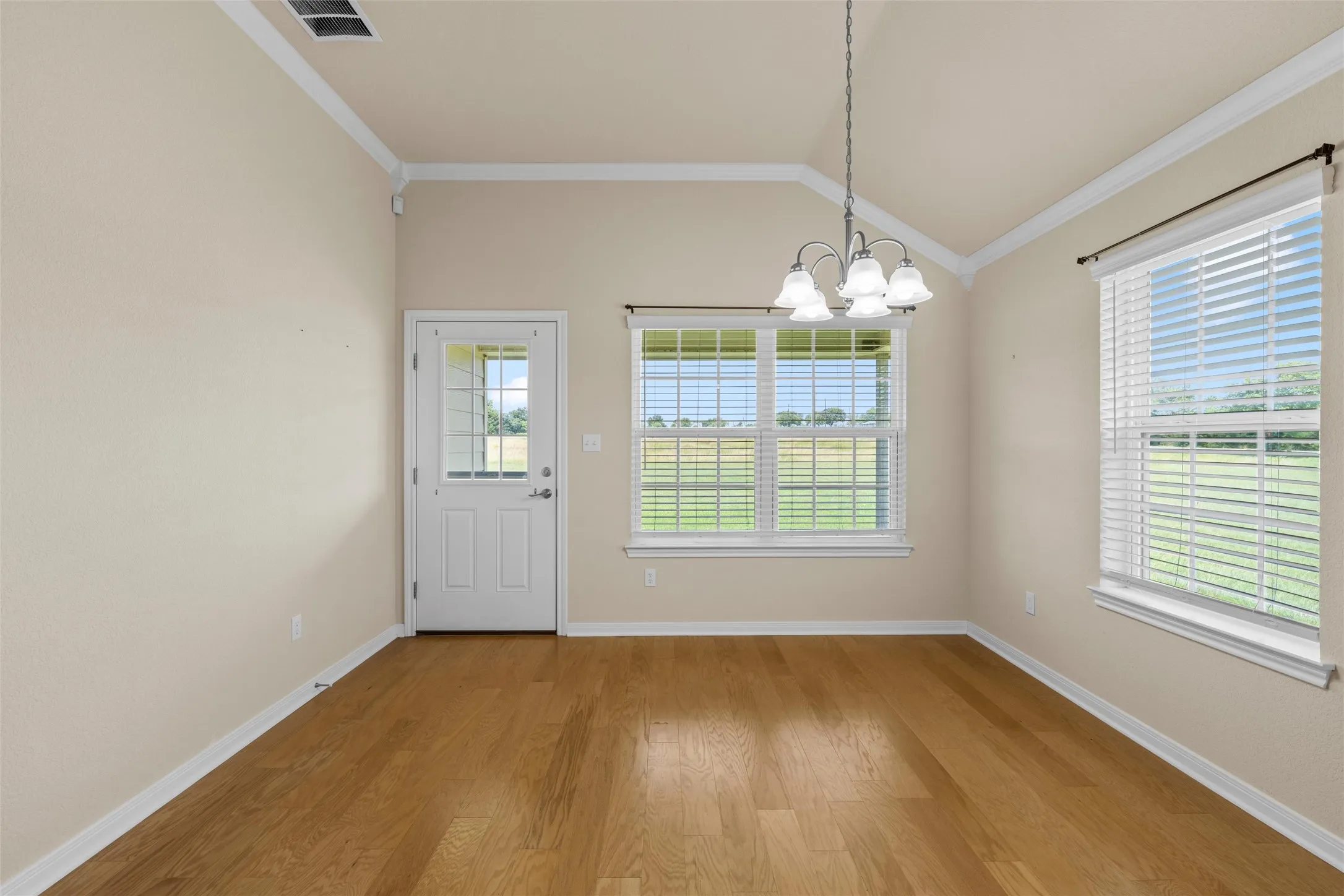 Single Family Residence For Sale in Mc Lennan County , 637 Hoffmeyer Lane, Robinson, Texas 76706, 3 Bedroom, 2 Bathroom, 3 Garage spaces, 1,726 Sqft, built in 2019, mls#21307561, Real Estate Agent in Robinson, Homes For Sale in Mc Lennan county, Homes For Sale in Robinson, Realtor in Robinson Texas, Real Estate Brokerage Independent Realty Texas, Luminita Cordes Realtor