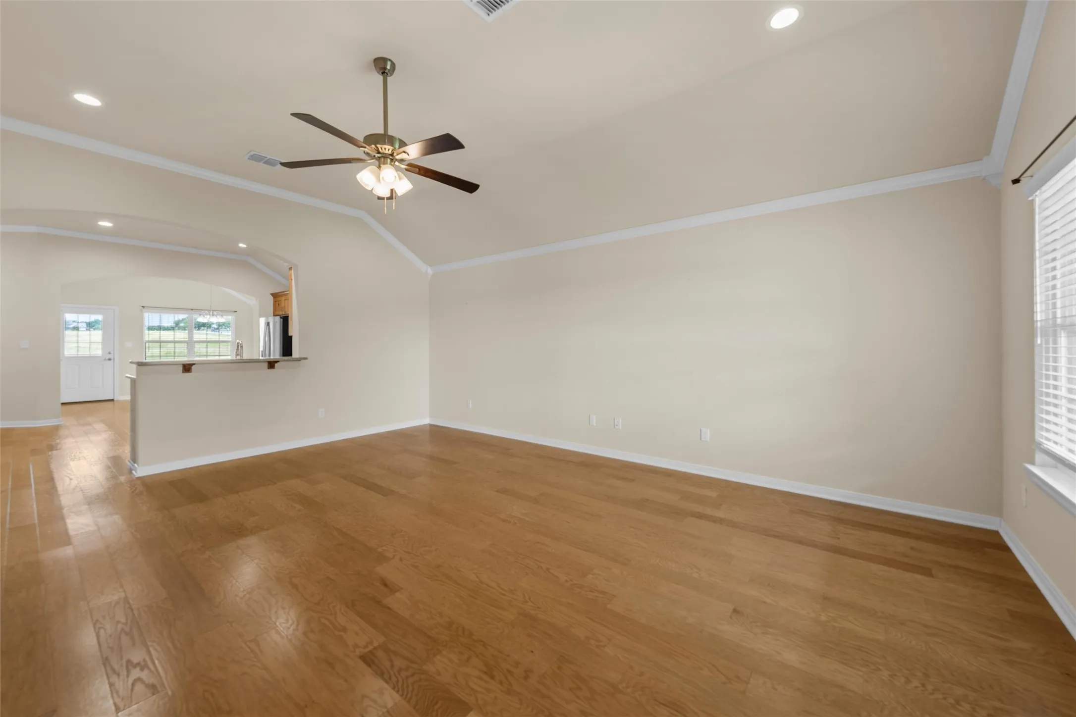 Single Family Residence For Sale in Mc Lennan County , 637 Hoffmeyer Lane, Robinson, Texas 76706, 3 Bedroom, 2 Bathroom, 3 Garage spaces, 1,726 Sqft, built in 2019, mls#21307561, Real Estate Agent in Robinson, Homes For Sale in Mc Lennan county, Homes For Sale in Robinson, Realtor in Robinson Texas, Real Estate Brokerage Independent Realty Texas, Luminita Cordes Realtor